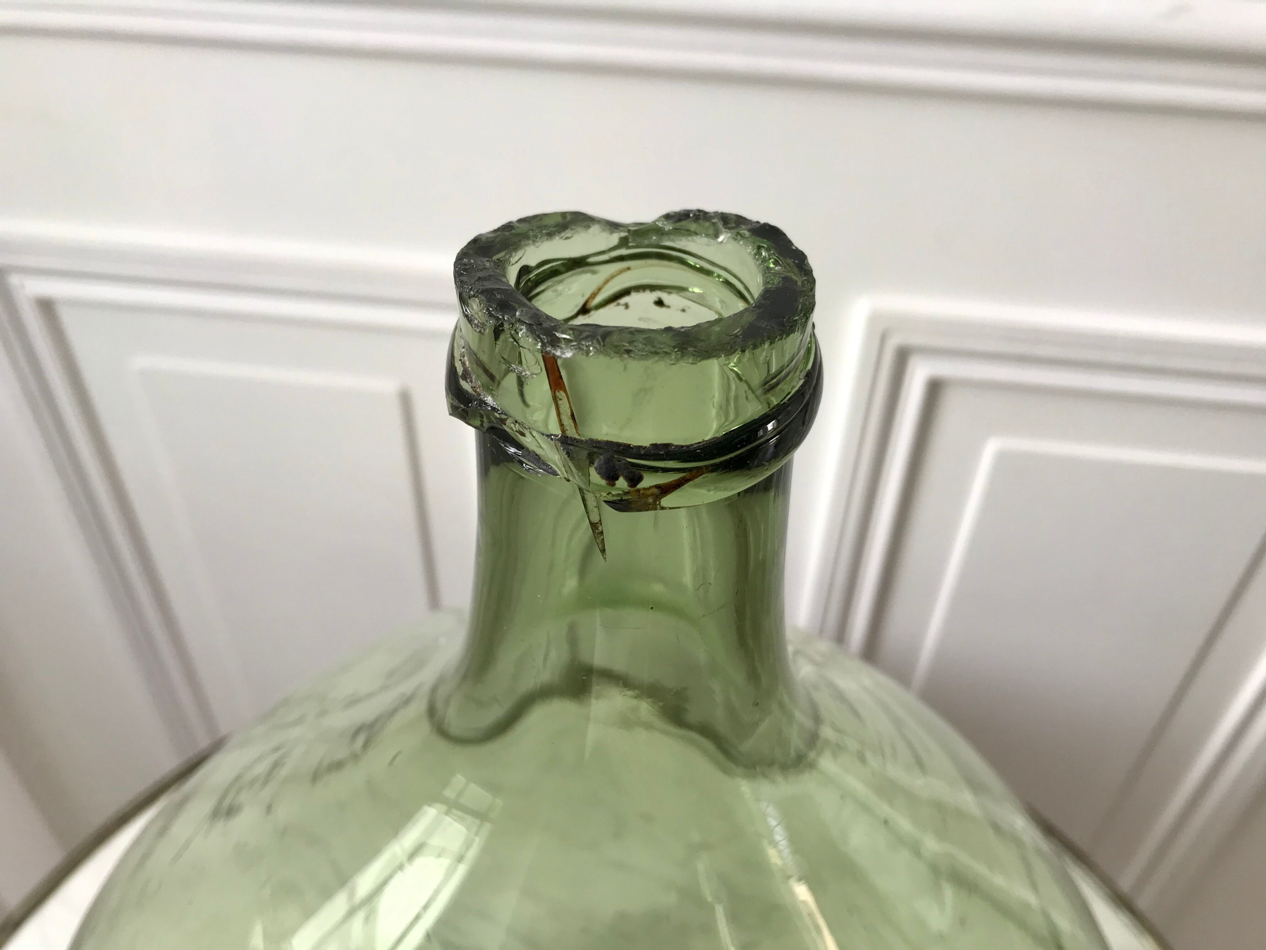 Old lady-jeanne in green glass