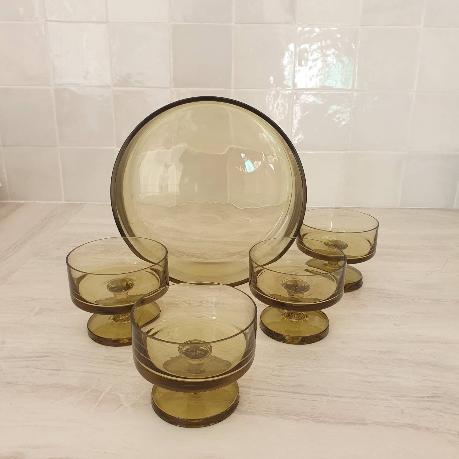 Salad bowl and its 4 fruit bowls in green glass