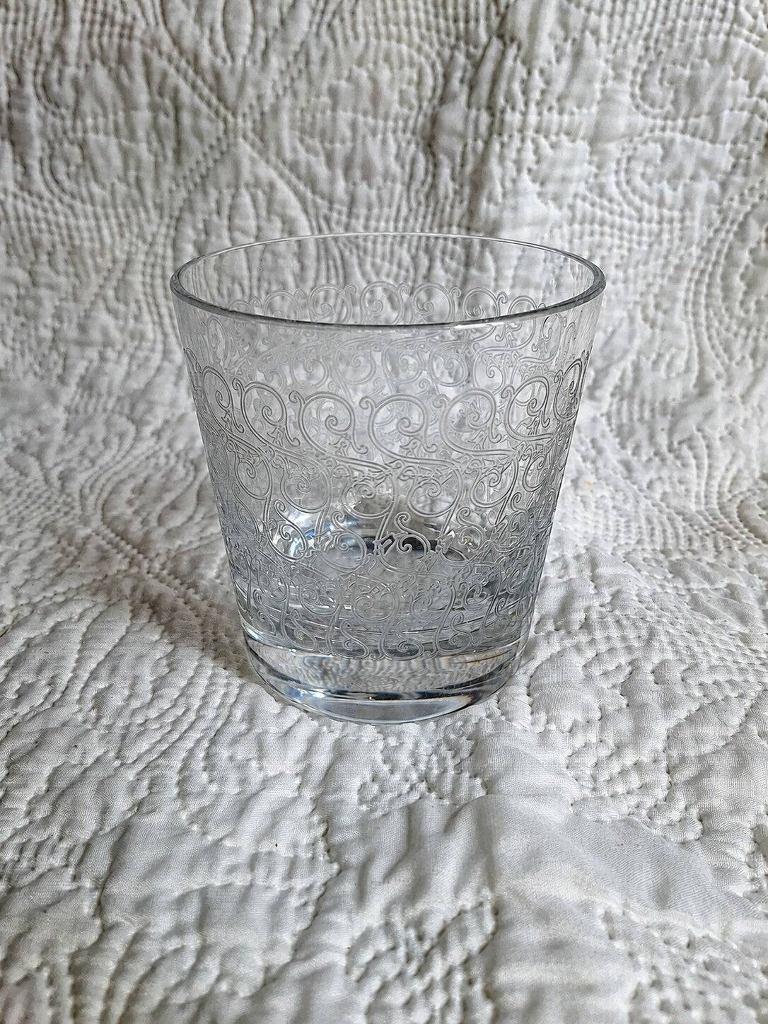 Baccarat crystal water glass engraved with arabesques, 20th century.