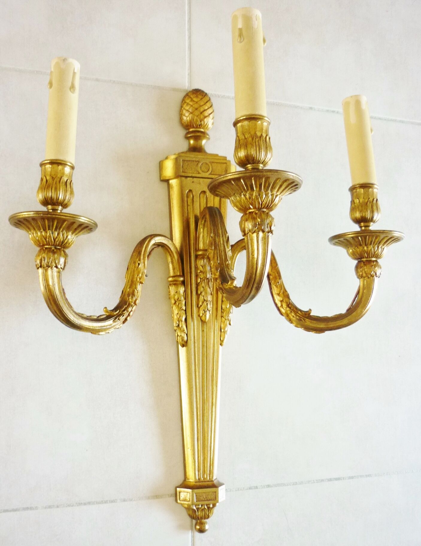 Huge wall lamp in gilded bronze Louis XVI style, three branches, late nineteenth