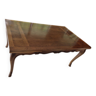 Large extending table