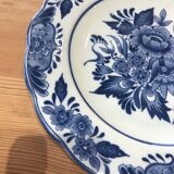 Assiette Delft à décor de fleurs