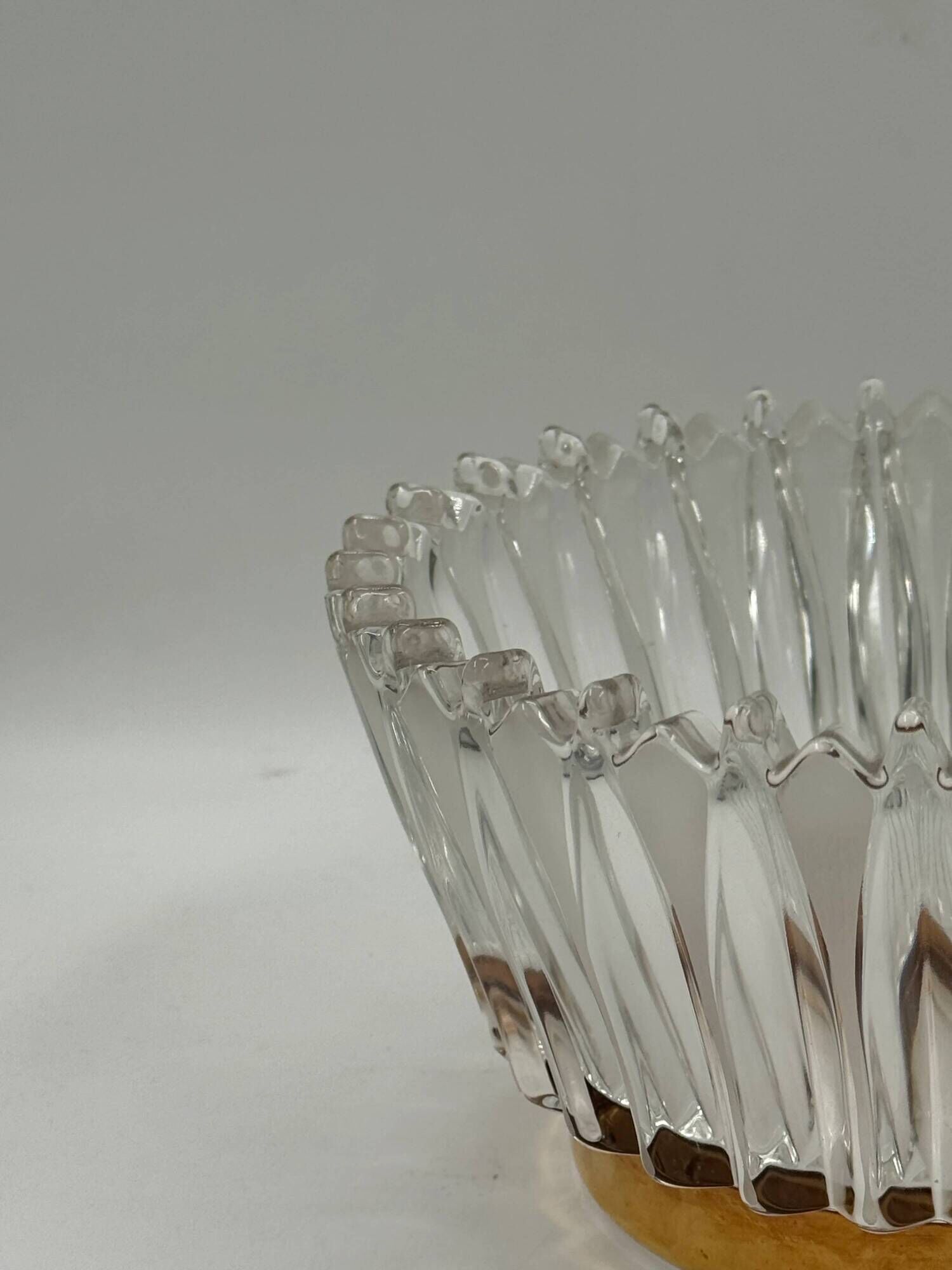 Crown coupe in ribbed glass with a brass base.