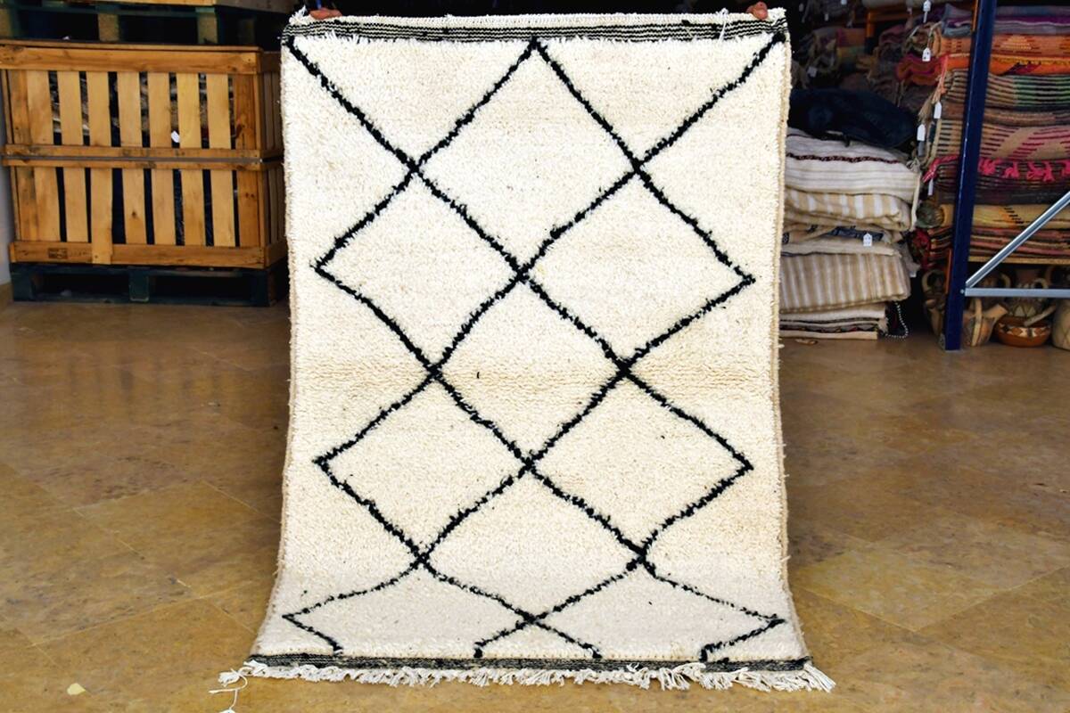Beni Ouarain diamond rug New