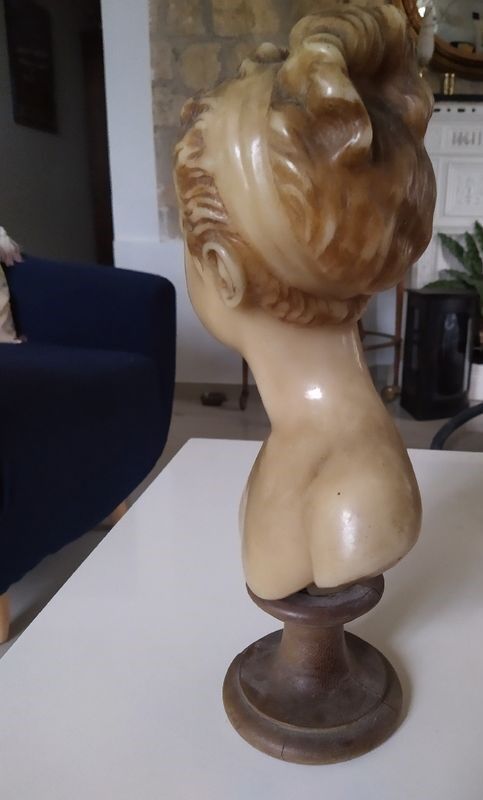Buste de jeune fille fin XIXeme
