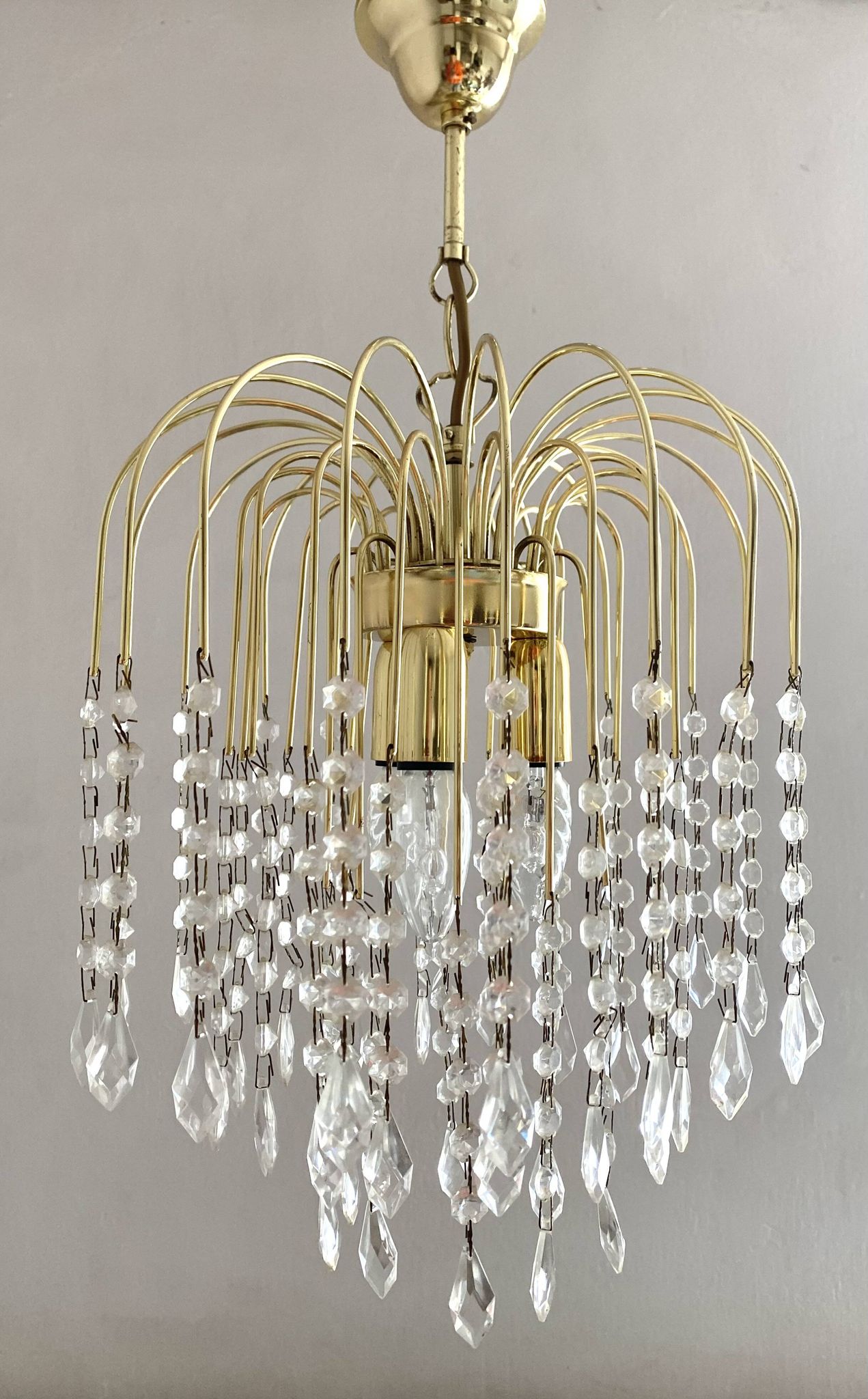 Vintage Italian cascade chandelier with pendants.