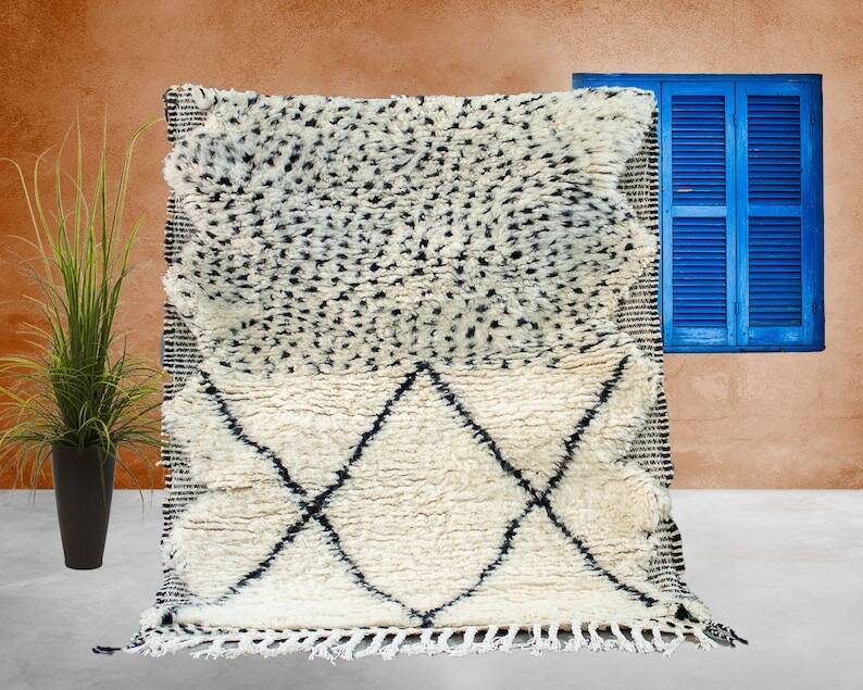 Traditional handwoven Berber rug size 1.5/3 m