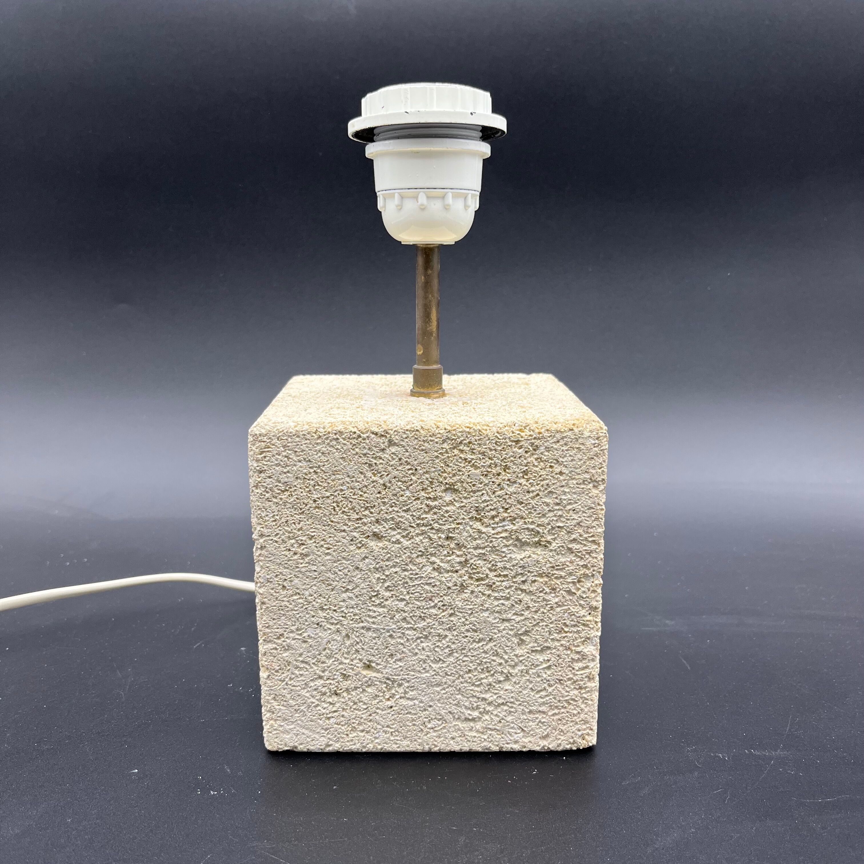 Square lamp foot in natural Gard stone