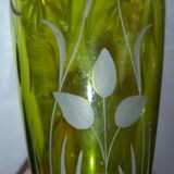 Vases soliflores anciens sur pied verre gravé