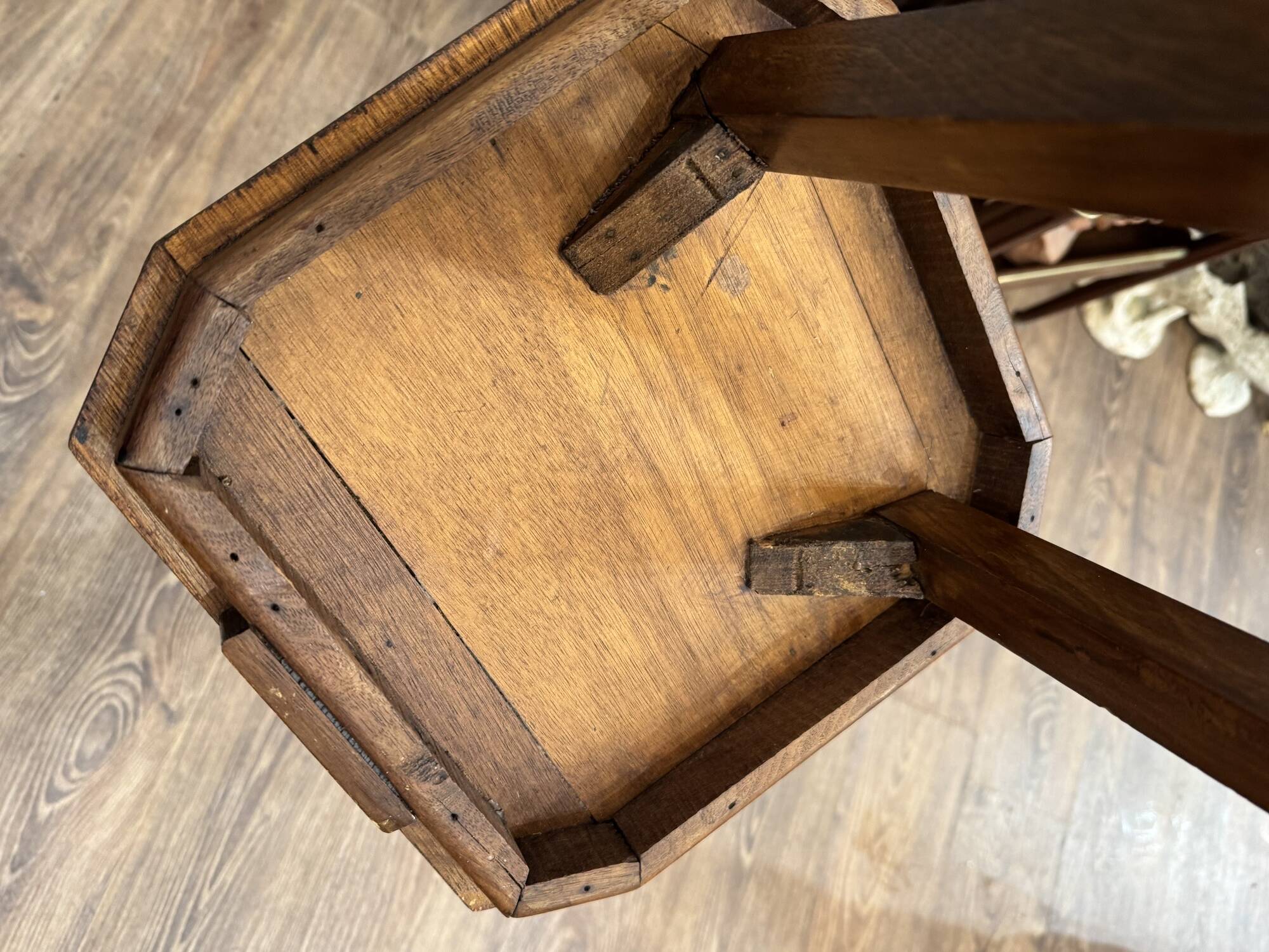 Old pair of Art Deco wall consoles from around 1930 in walnut.