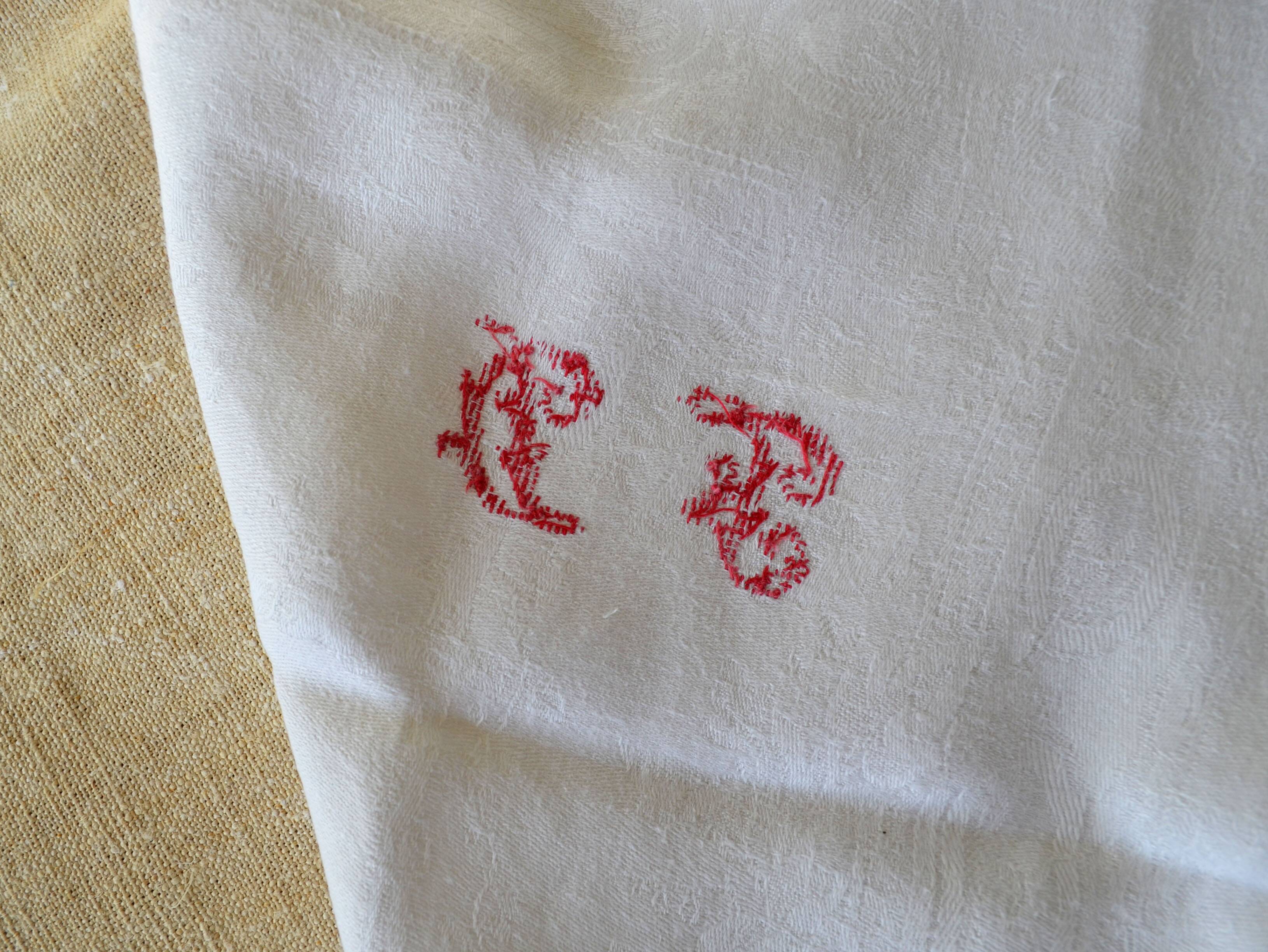 Old tablecloth & 5 linen damask napkins