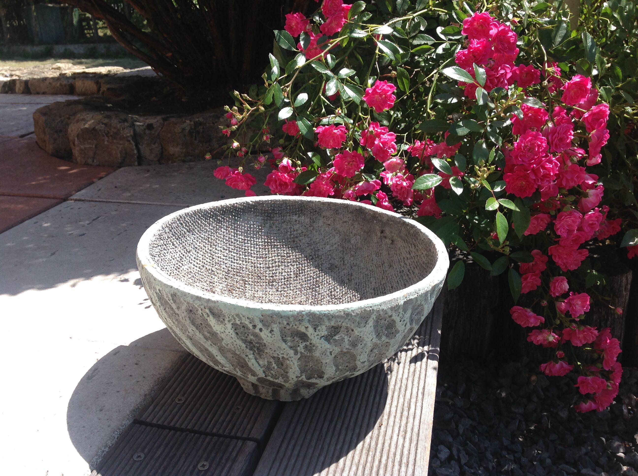 Structured concrete gardener / vintage 60s-70s