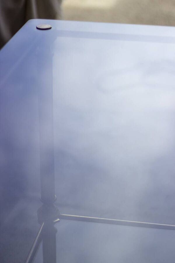 Desserte métal doré et verre fumé