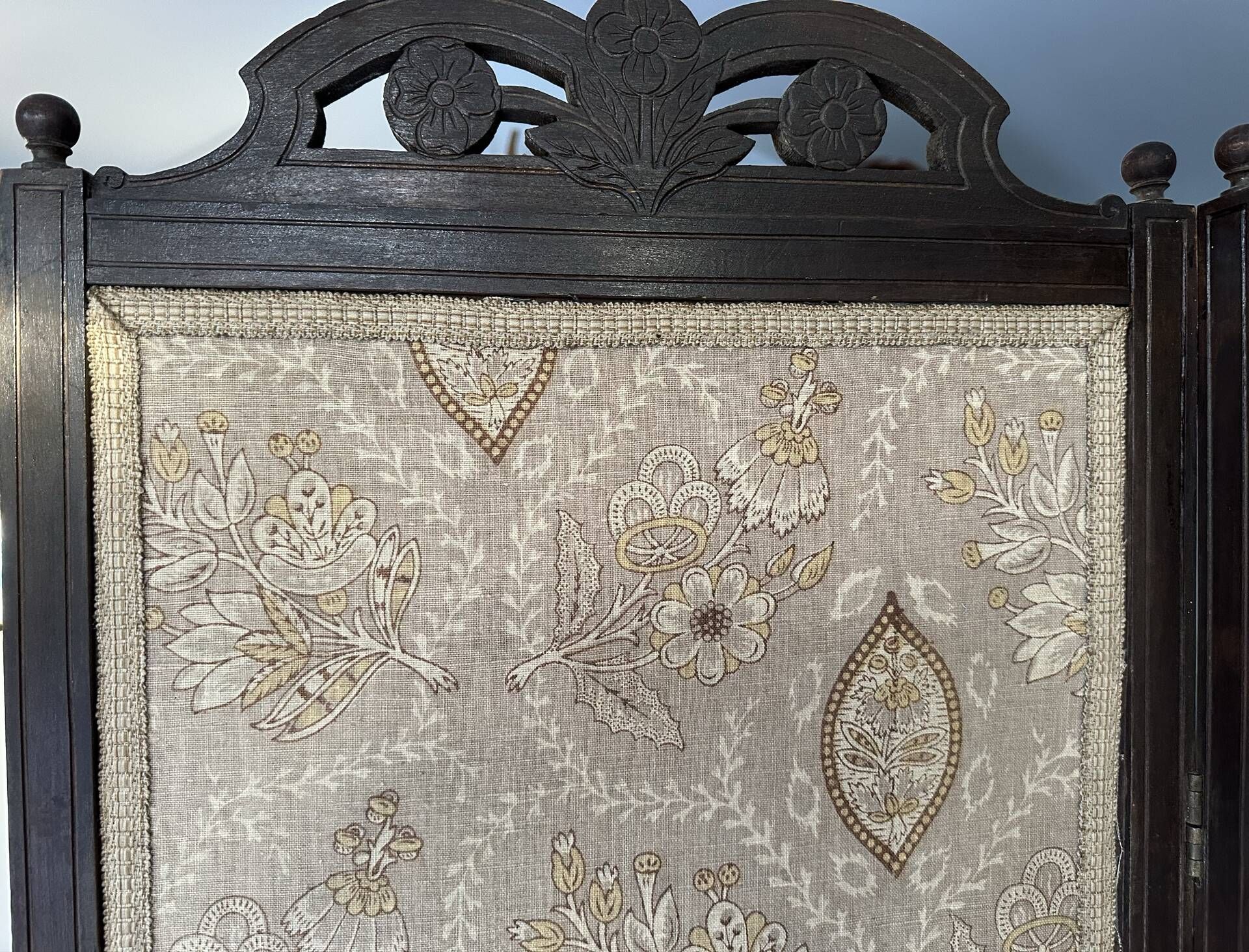 Large antique screen (late 19th/early 20th century). 5 panels.