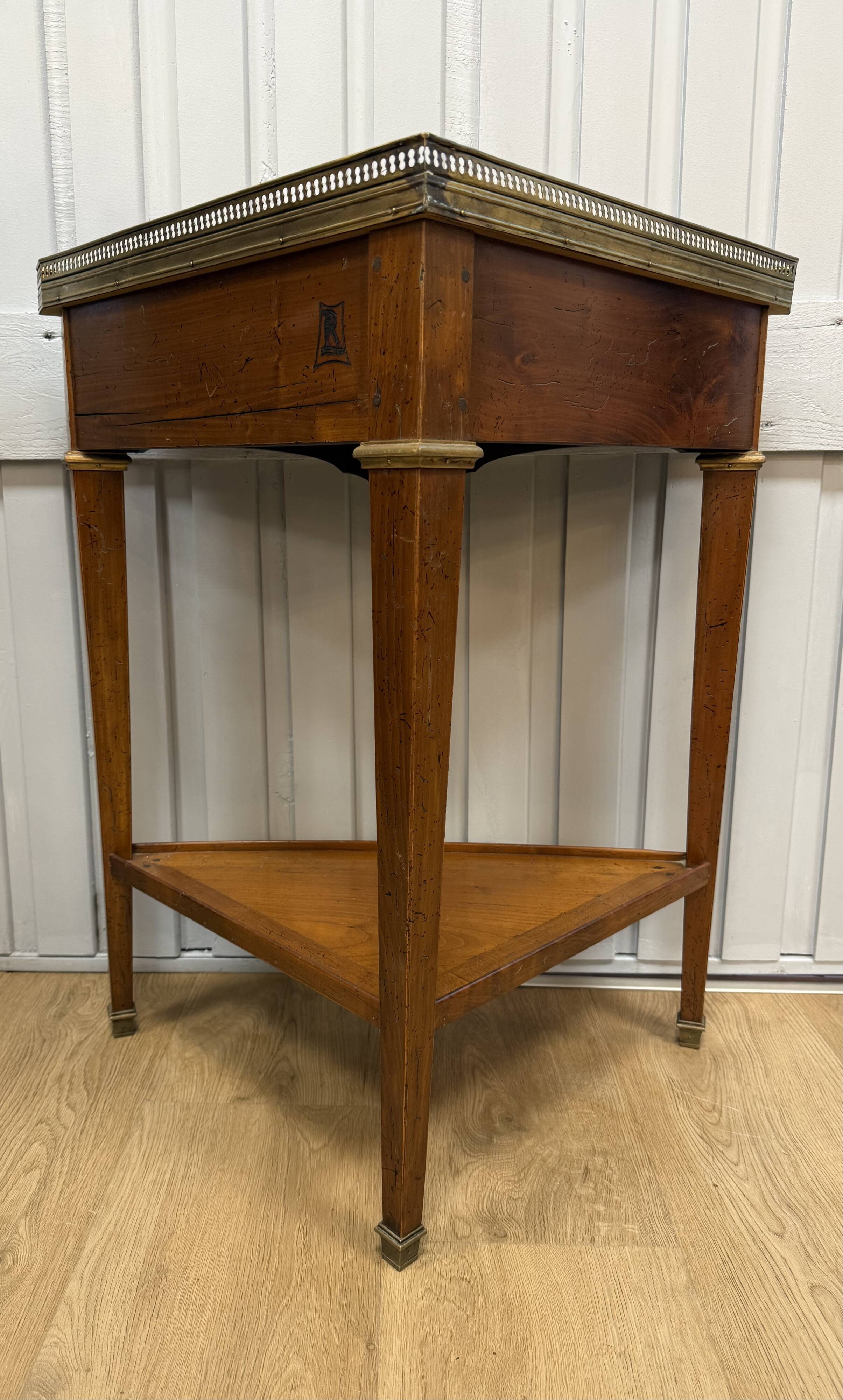 Corner shelf from Mailfert