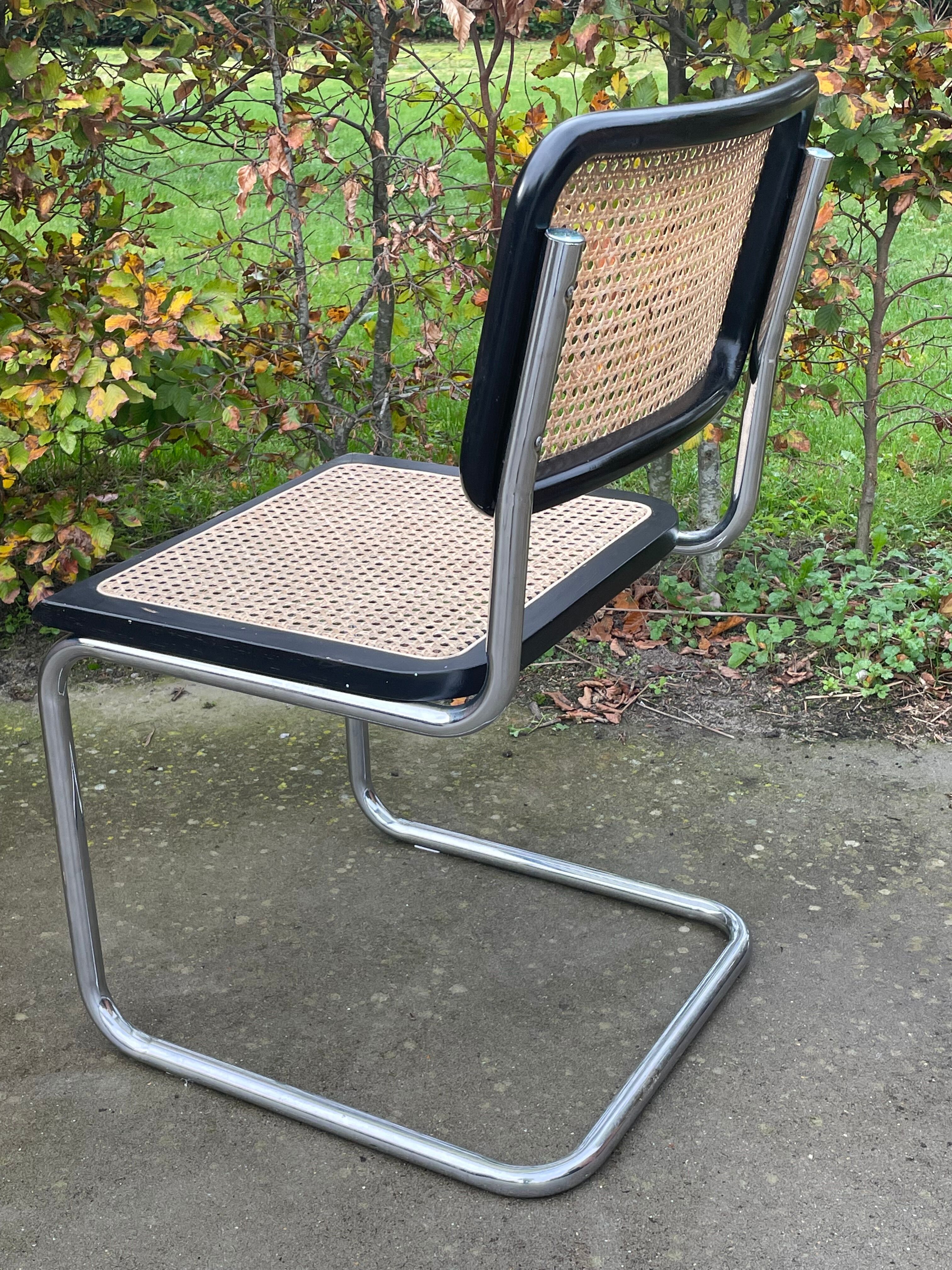 Chaise Cesca modèle b32 en chrome et noir par Marcel Breuer