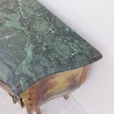 Louis XV curved chest of drawers in Martin varnished marquetry