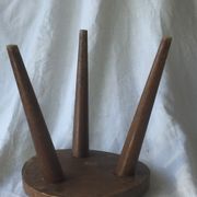 Tabouret bois art populaire tripod pieds compas ancien