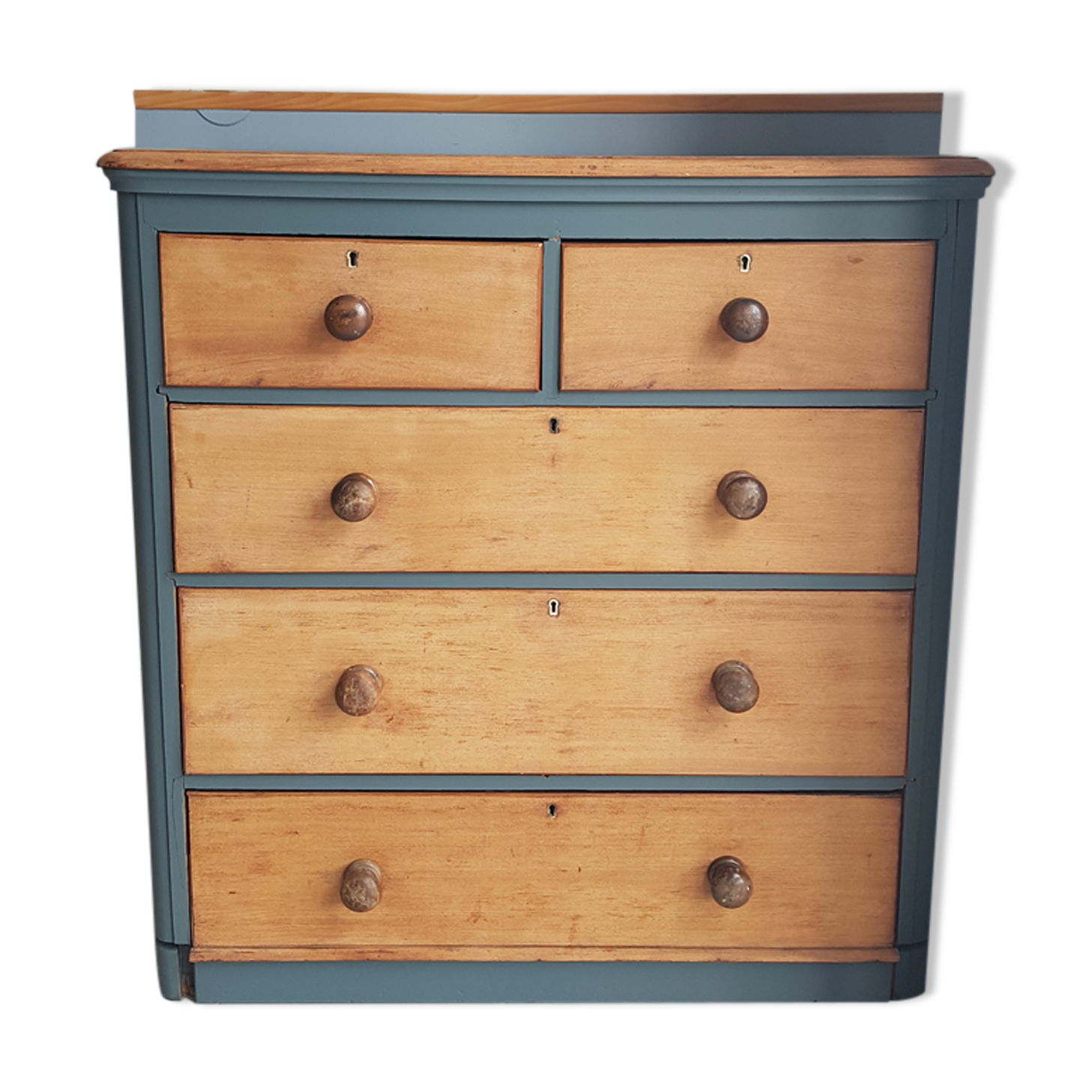 Old chest of drawers