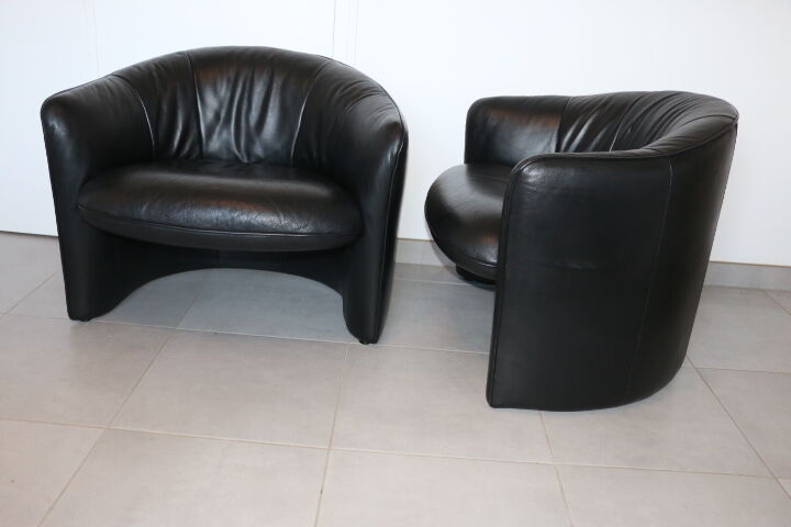 2 armchairs swann black leather