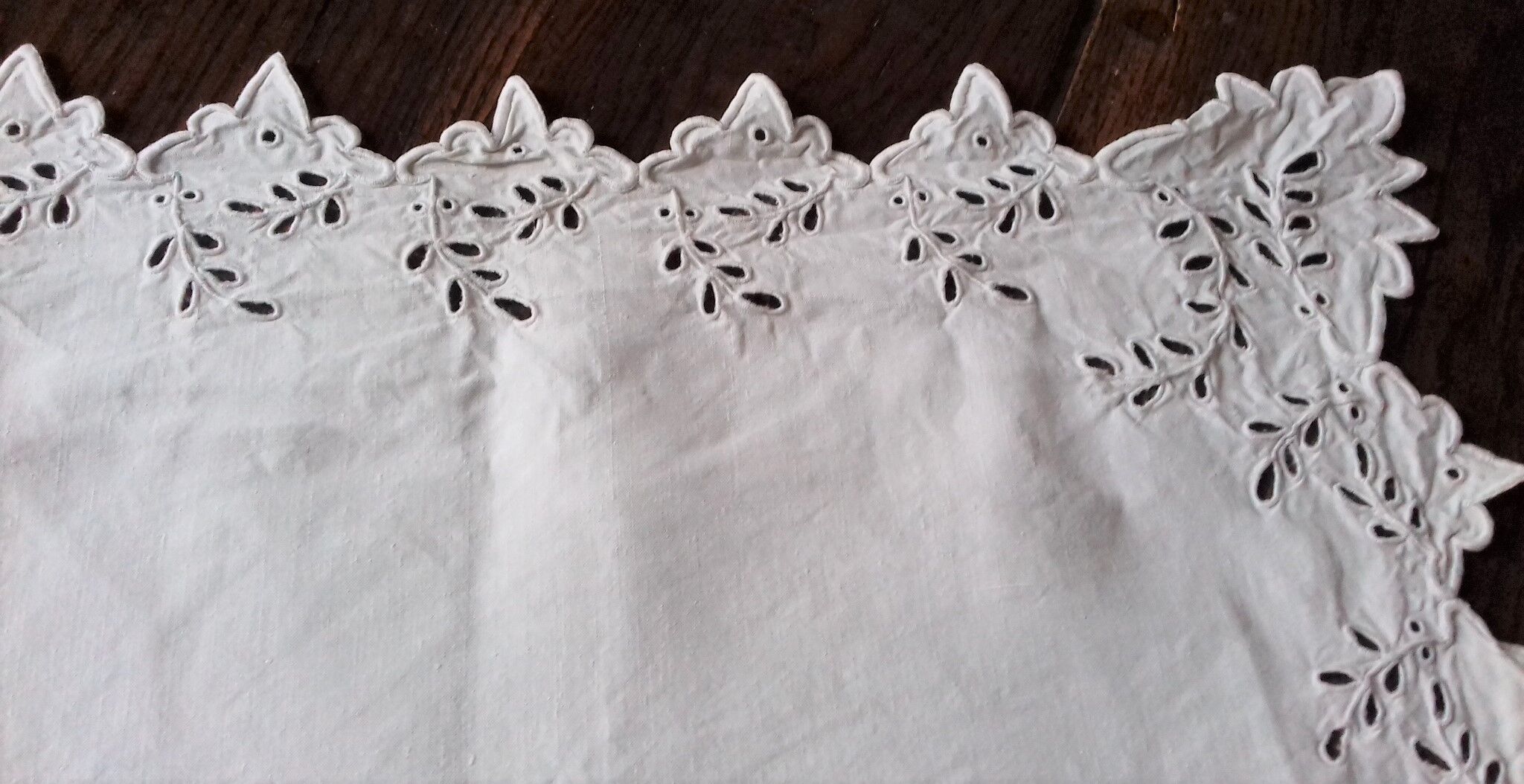 Square tablecloth old white lace Richelieu