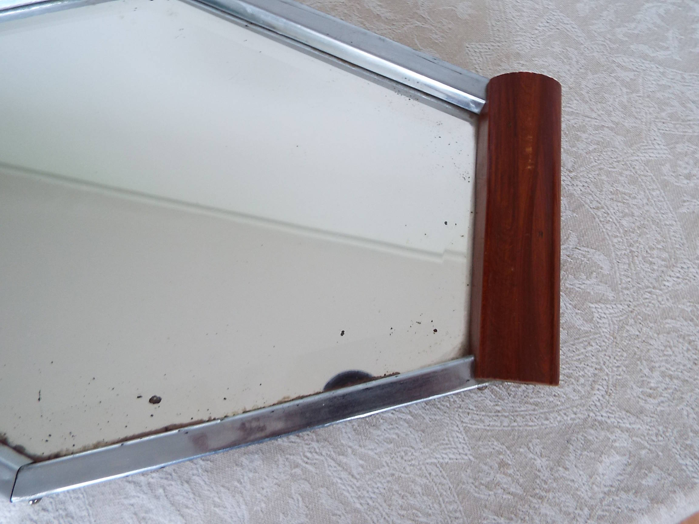 Hexagonal mirror tray