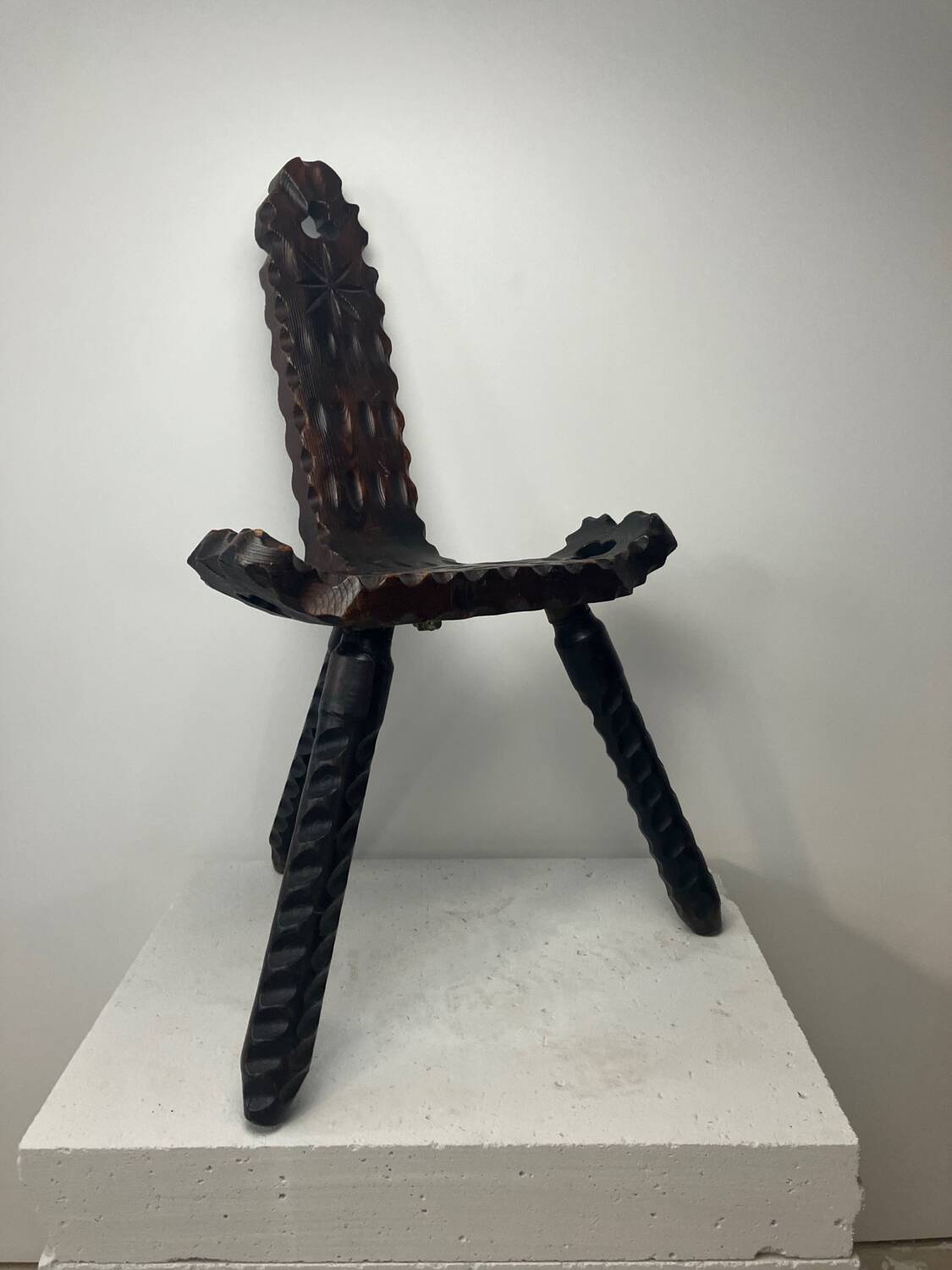 Chaise tripode brutaliste, 1950s