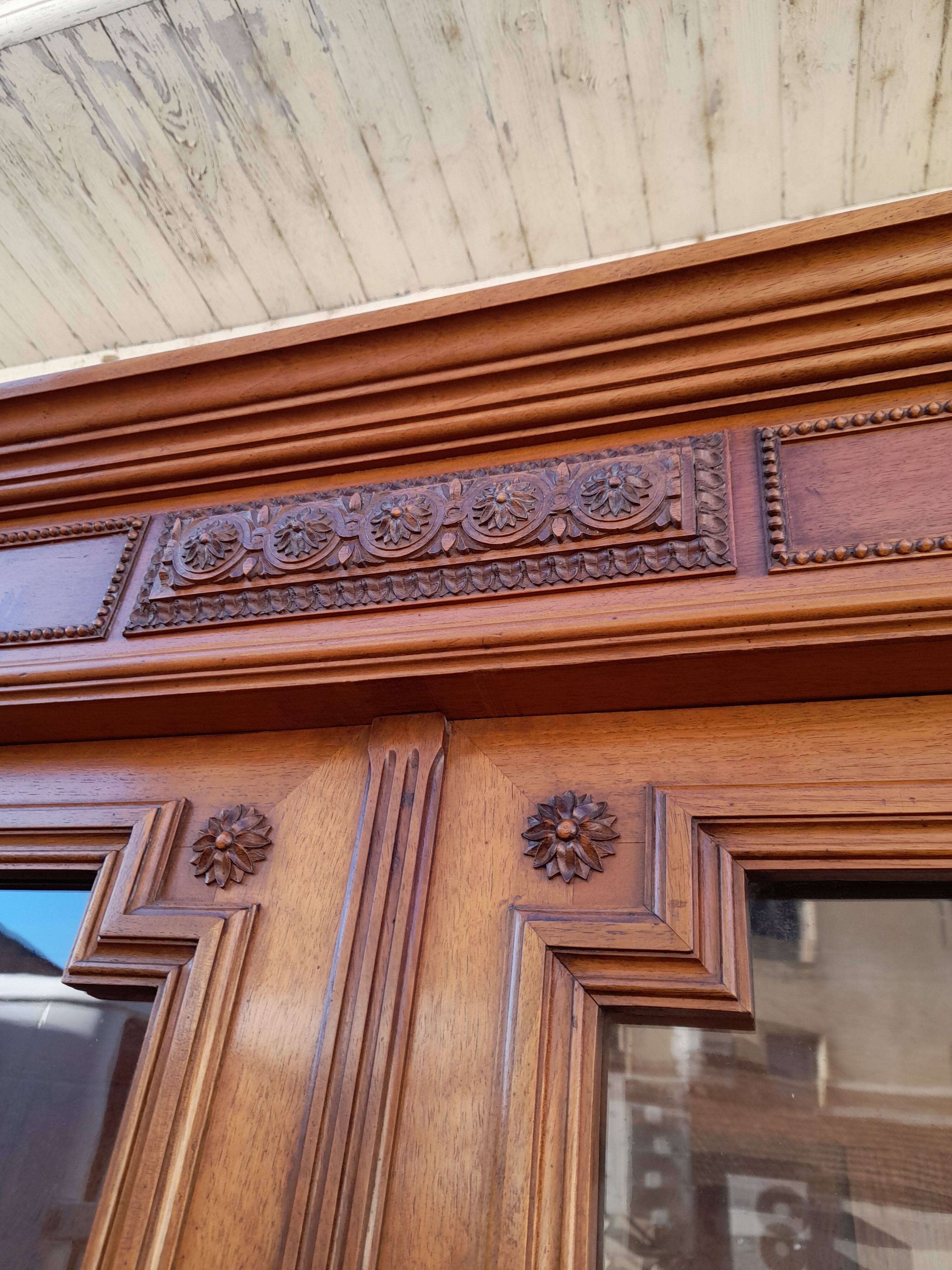 Roman showcase Henri II era 1900