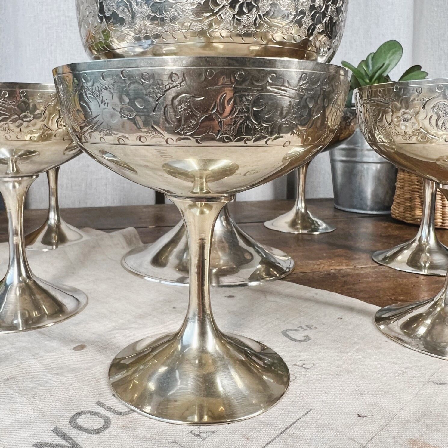 6 dessert cups in silver metal and assorted cut