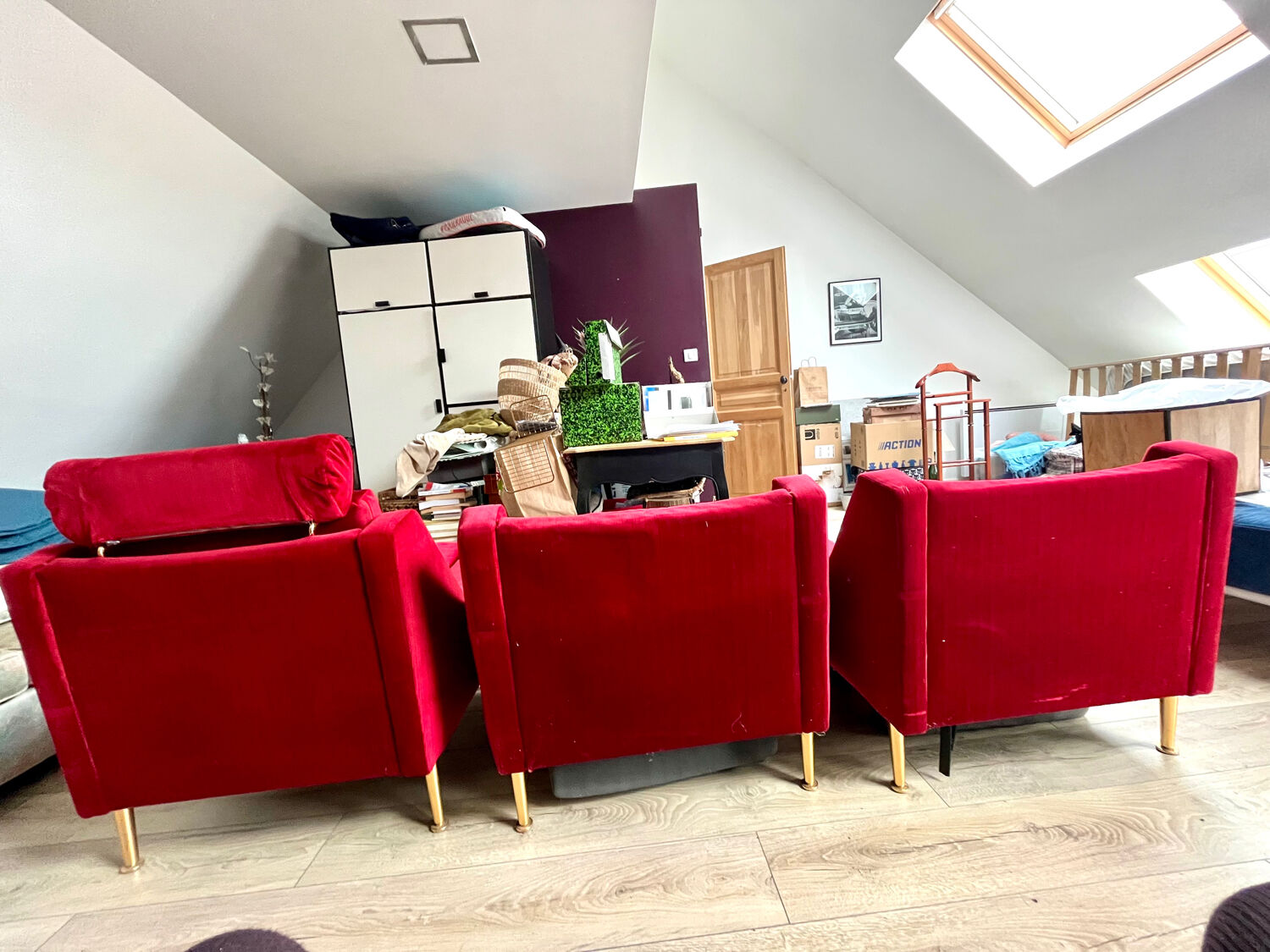 Set of 3 airborne velvet red armchairs