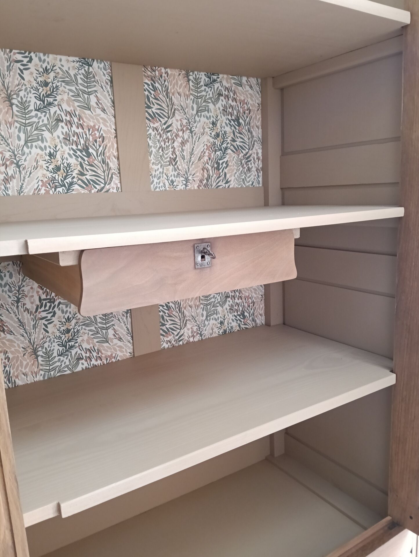 Art Deco oak bonnetière