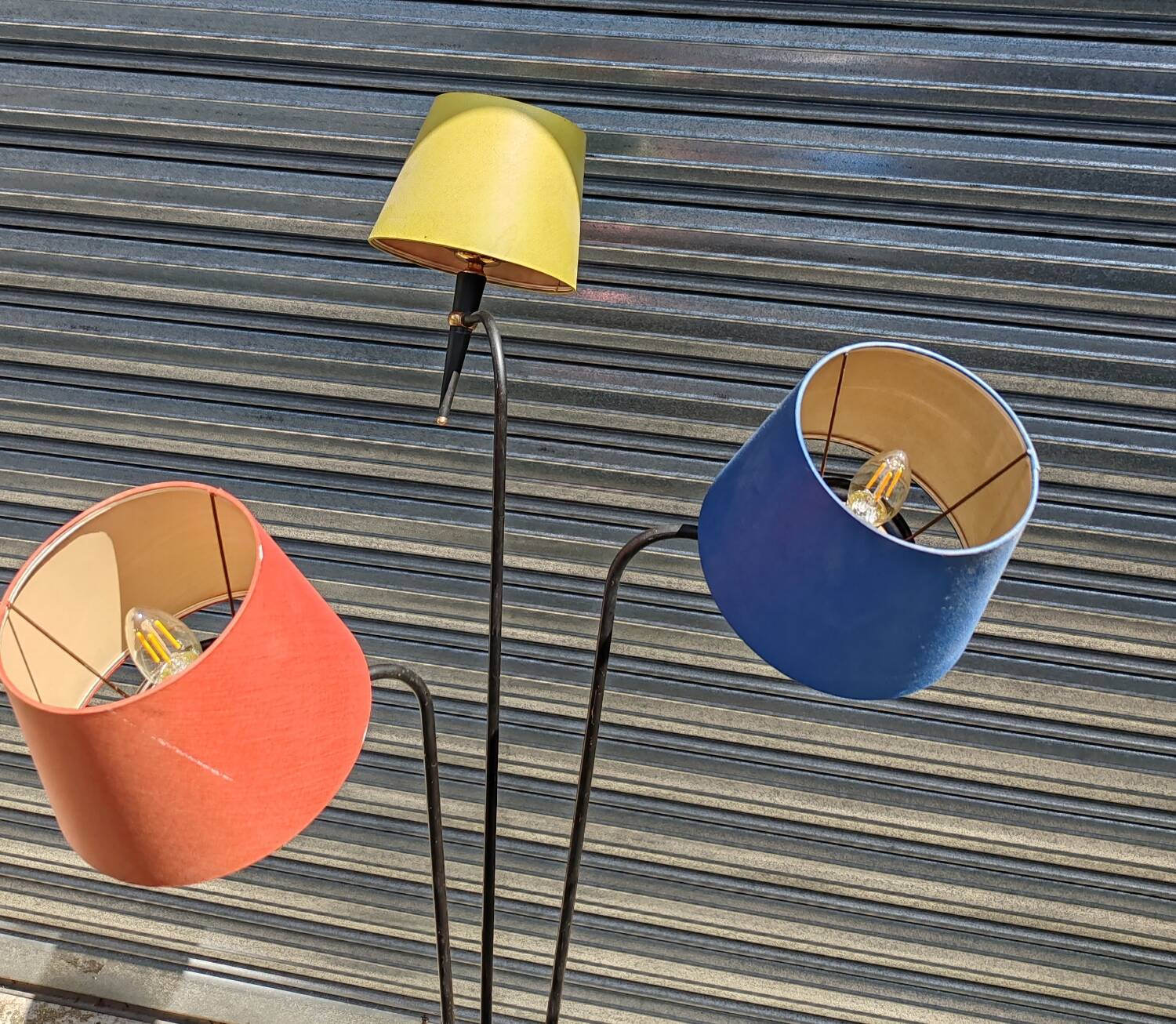 Lampadaire tripode, maison Lunel, années 50.