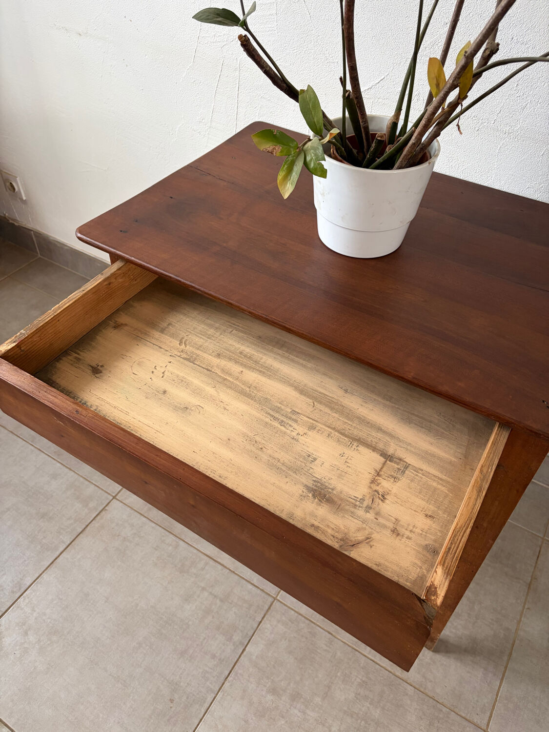 Charming vintage table/desk