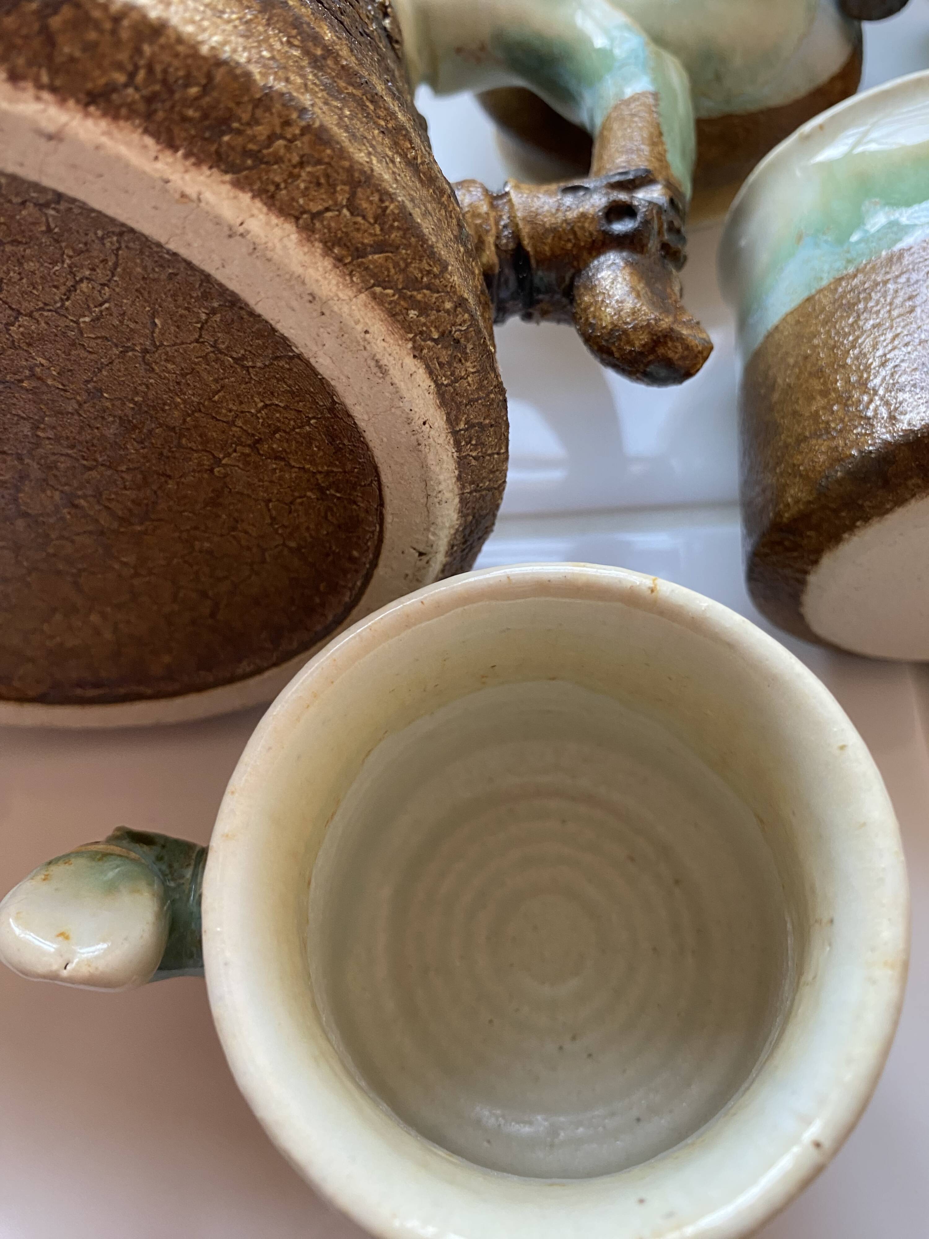 Cafetière, tasses céramiques organiques