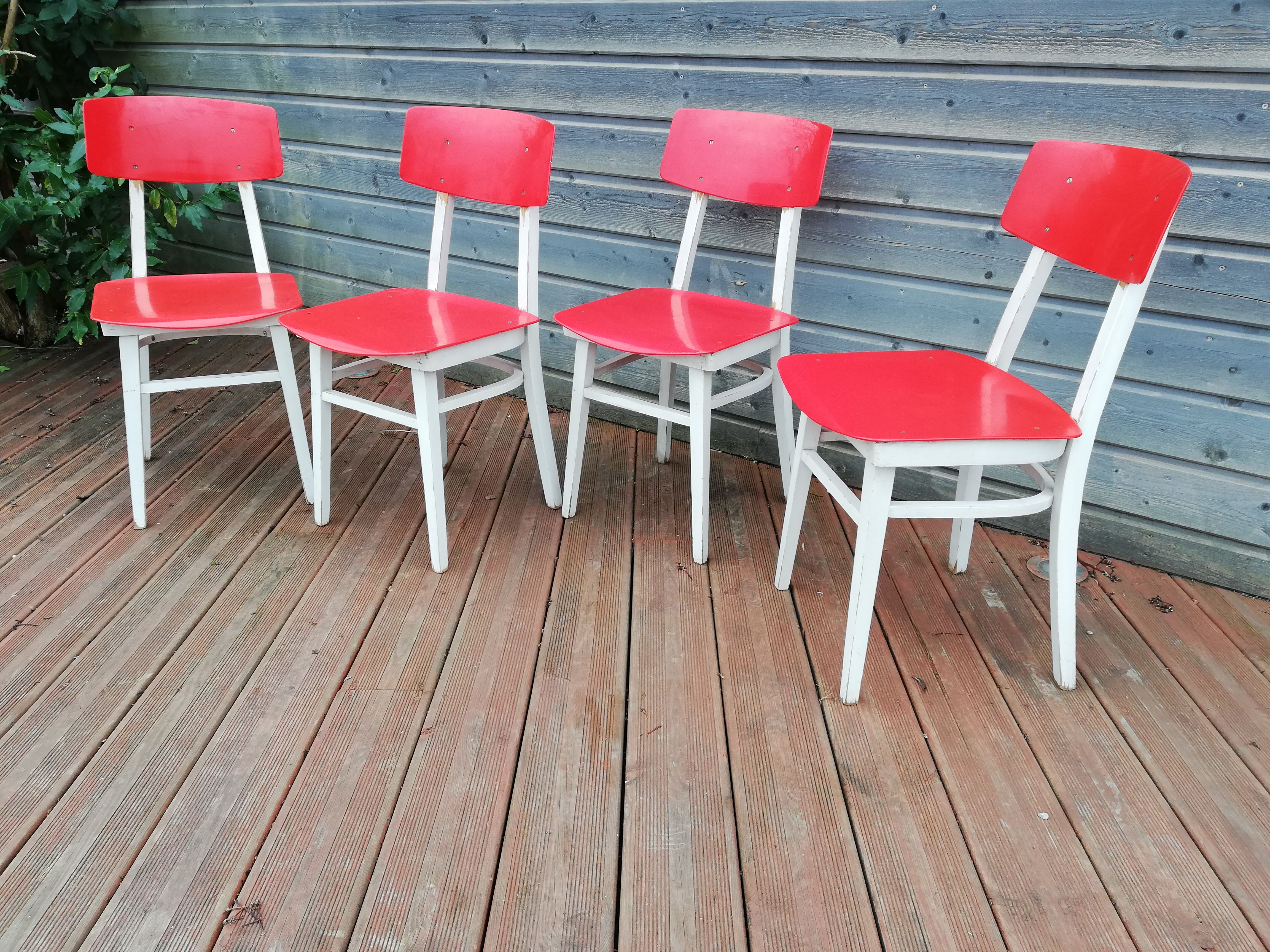 Lot de 4 chaise et une table vintage , années 70