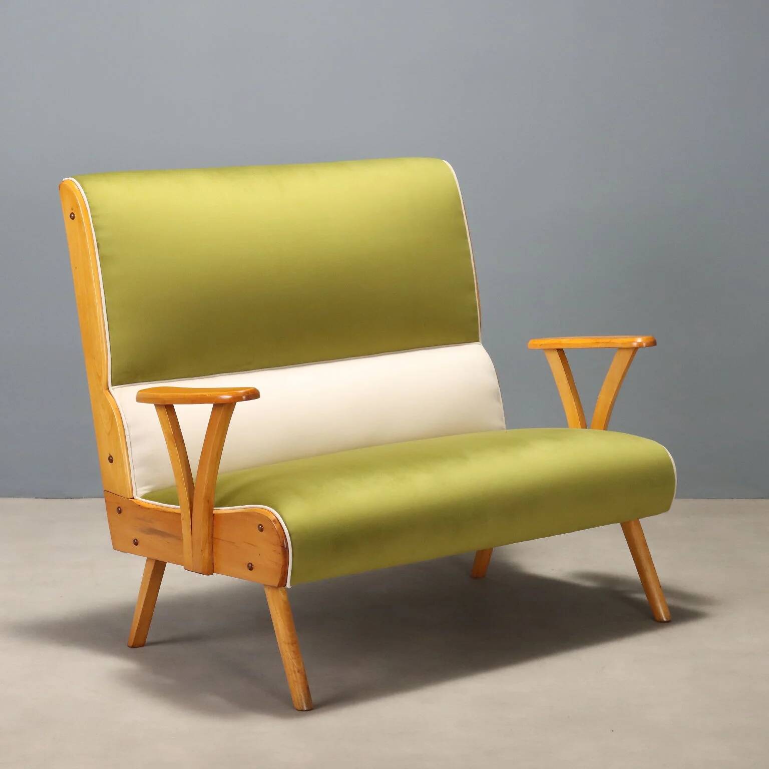 Vintage two-tone velvet and beech wood canapé, Italian design, 1950s.