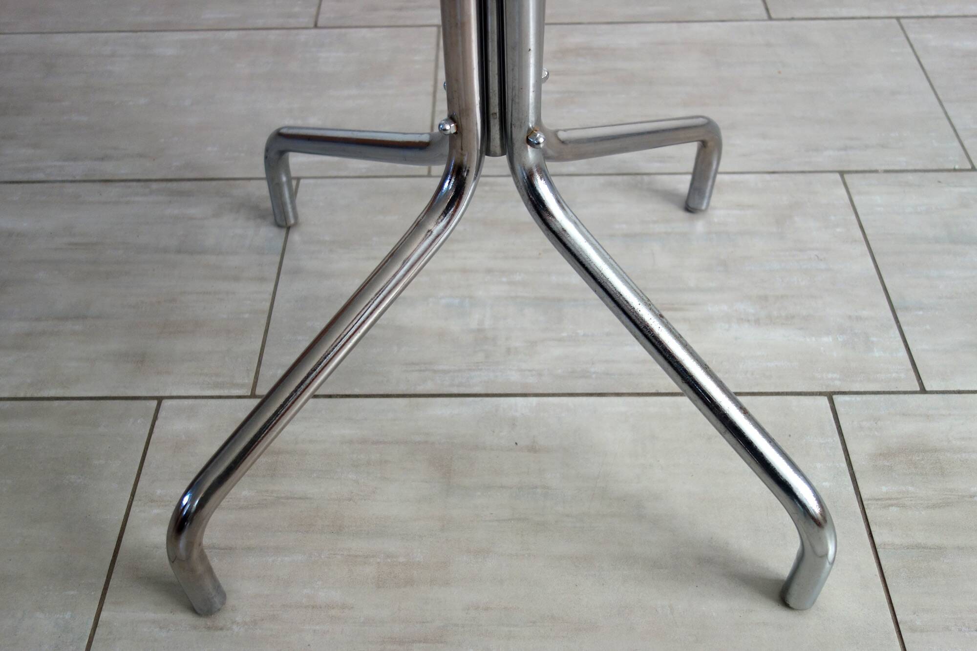 Parrot coat rack, chrome steel, 1970s.