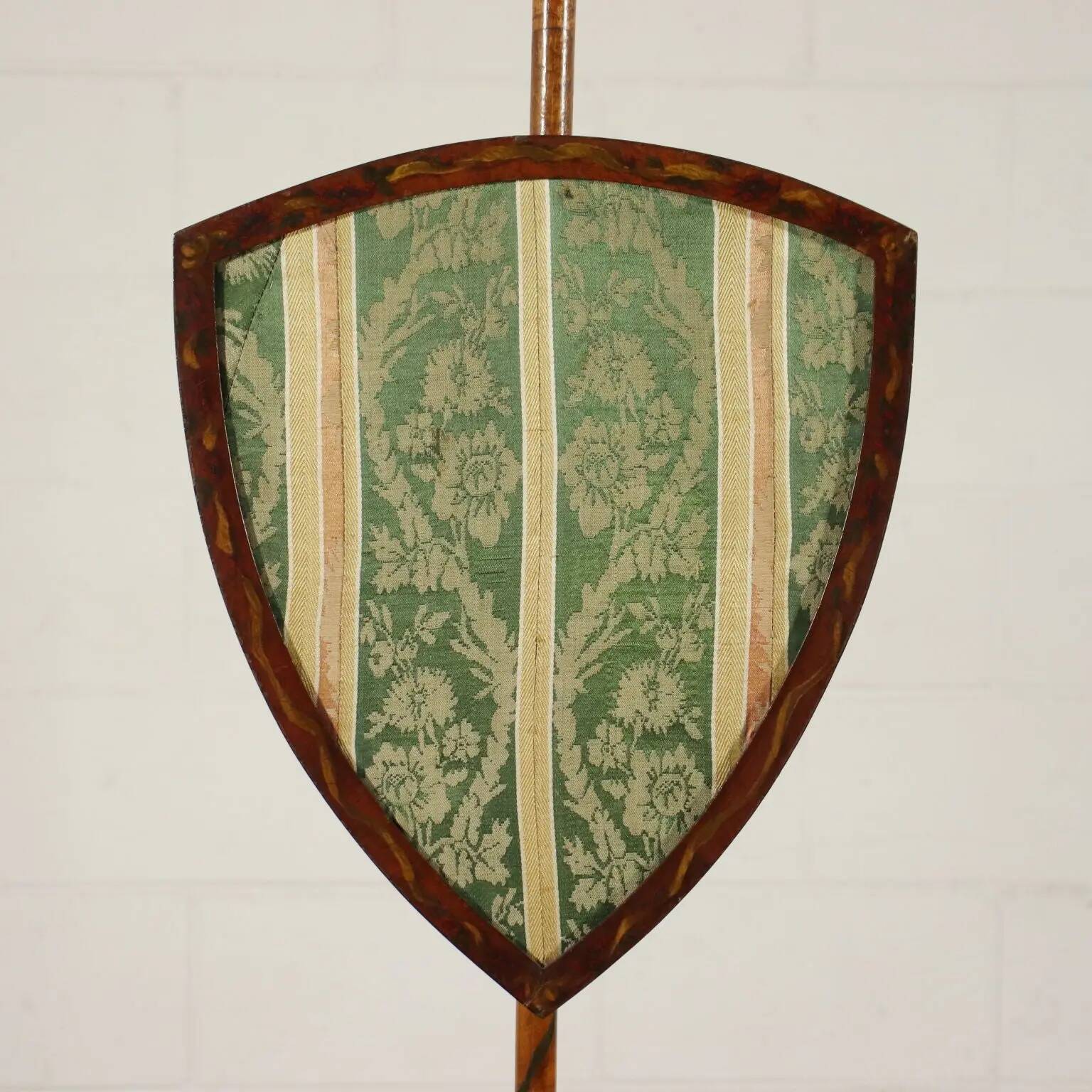 Pair of George IV standing screens in satin wood and fabric, England, 19th century.