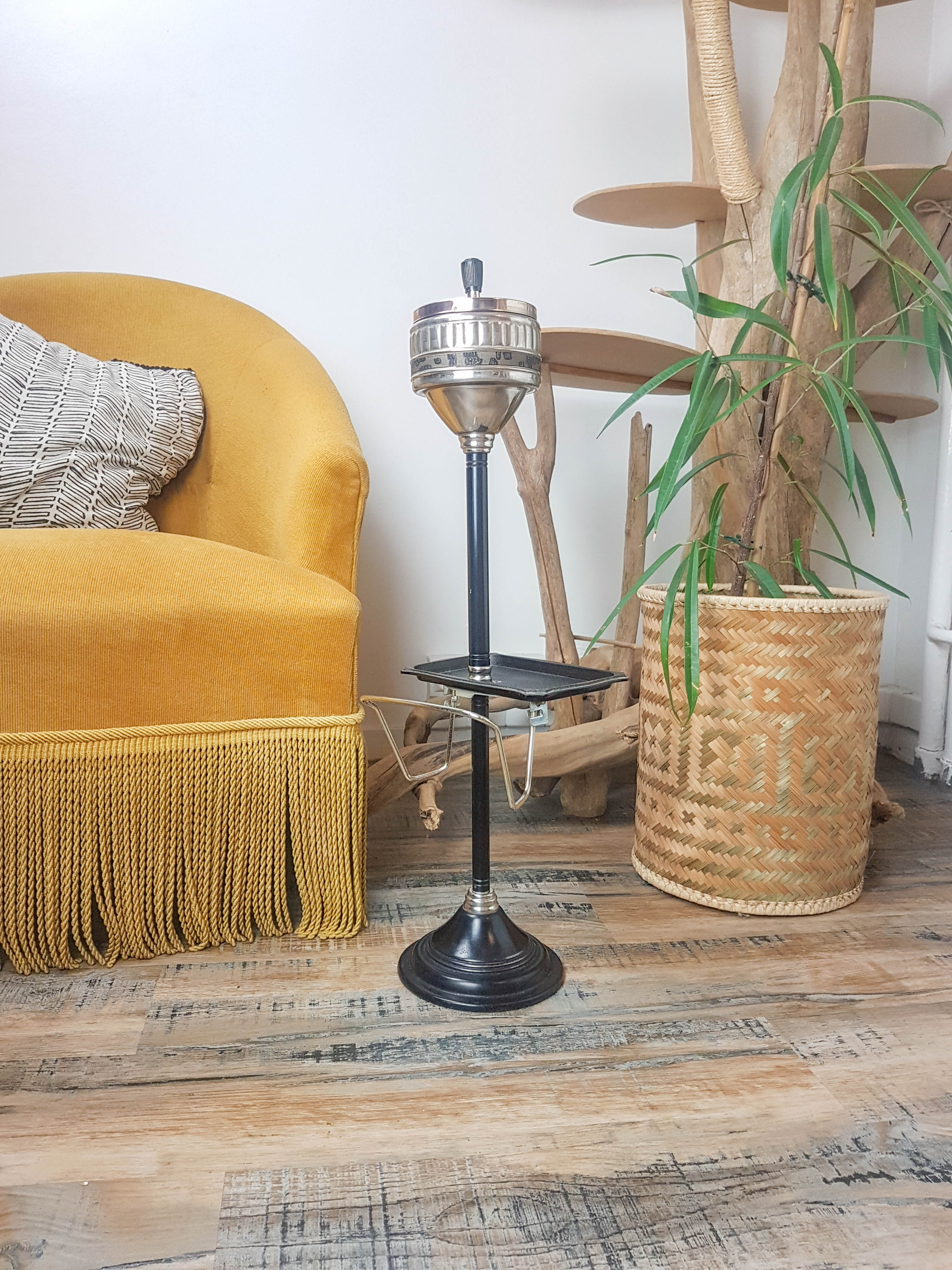 Cendrier sur pied vintage avec tablette et porte revue années 50