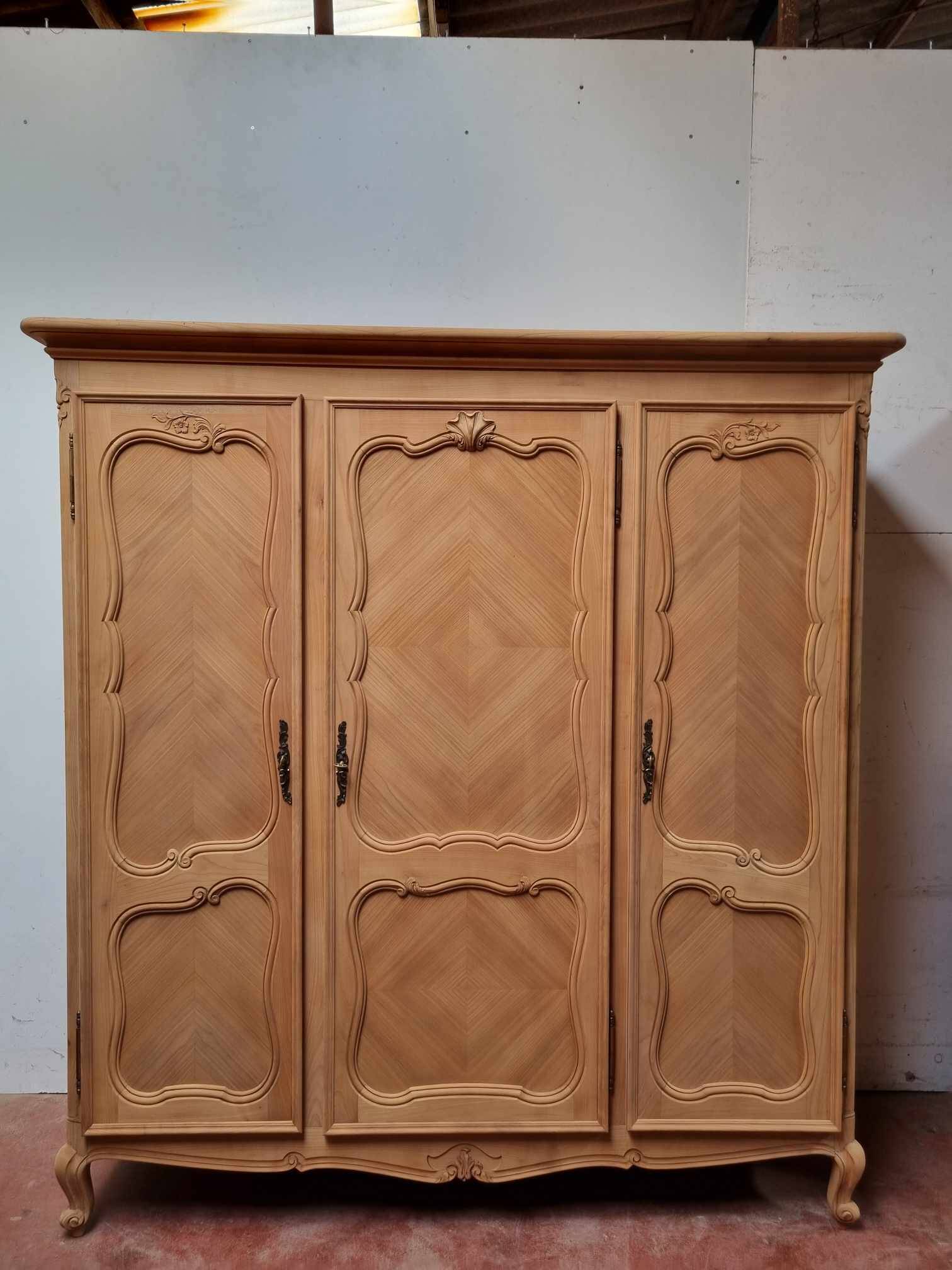 3 door wardrobe in natural wood