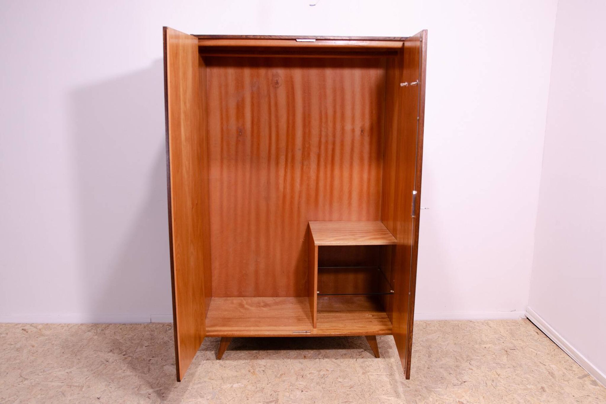 Elegant oak wardrobe U-450 by Jiří Jiroutek for Interiér Praha, 1960´s