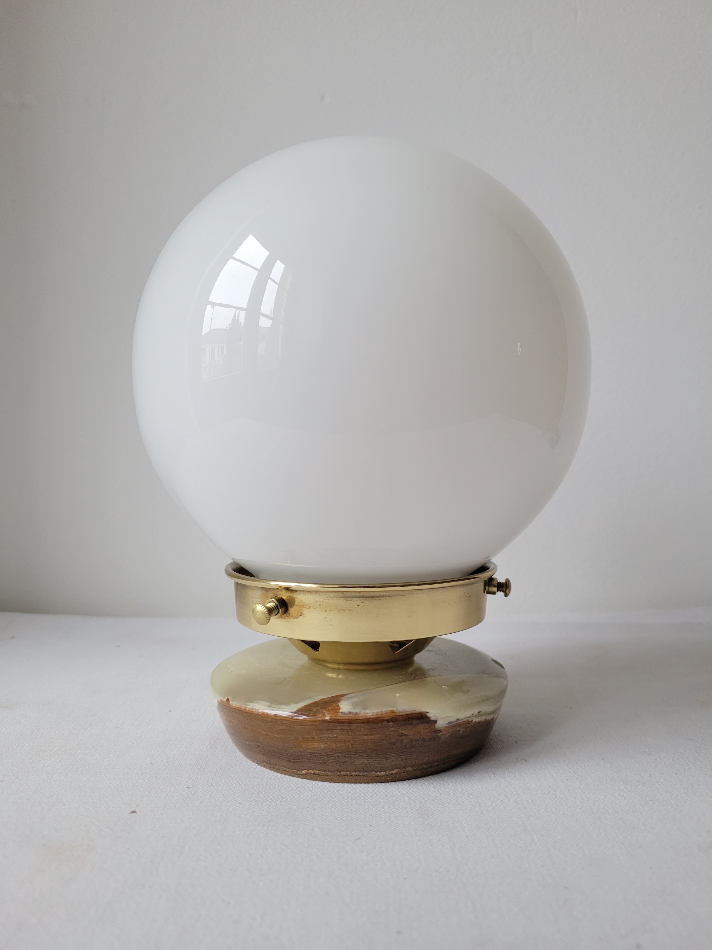 Onyx lamp and opaline wall lamps