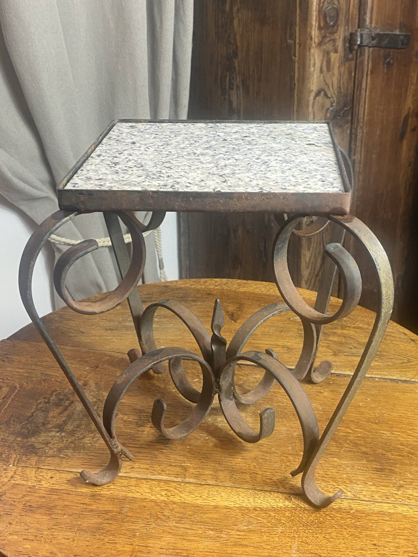 Occasional table in wrought iron and marble