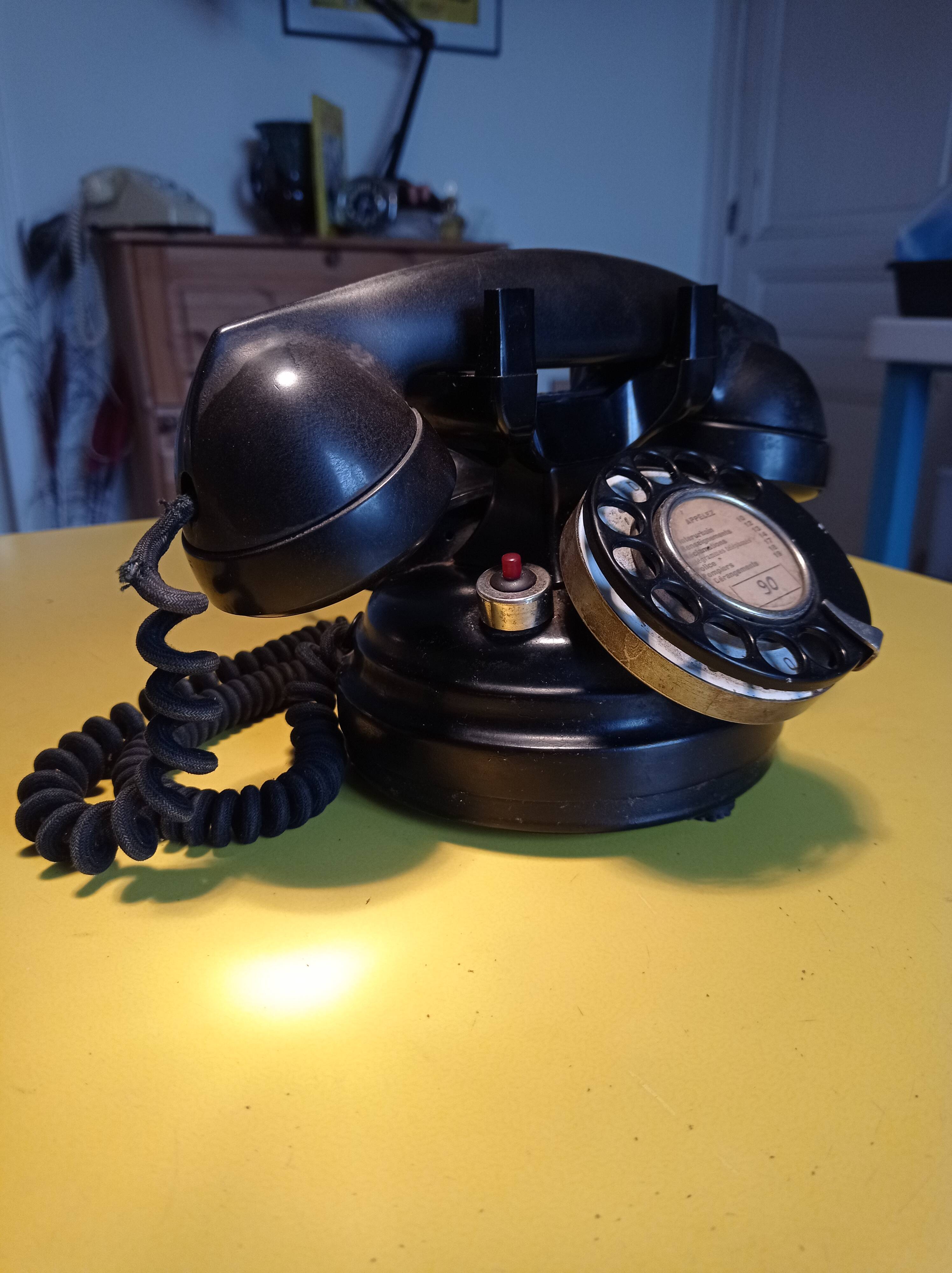 Téléphone bakélite années 40