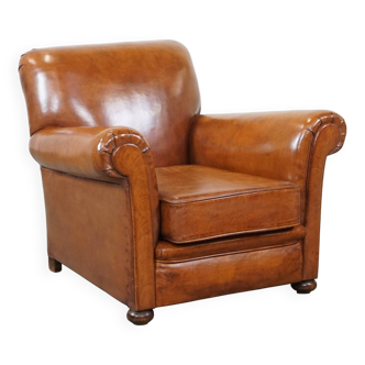 Fauteuil ancien en cuir de mouton couleur cognac