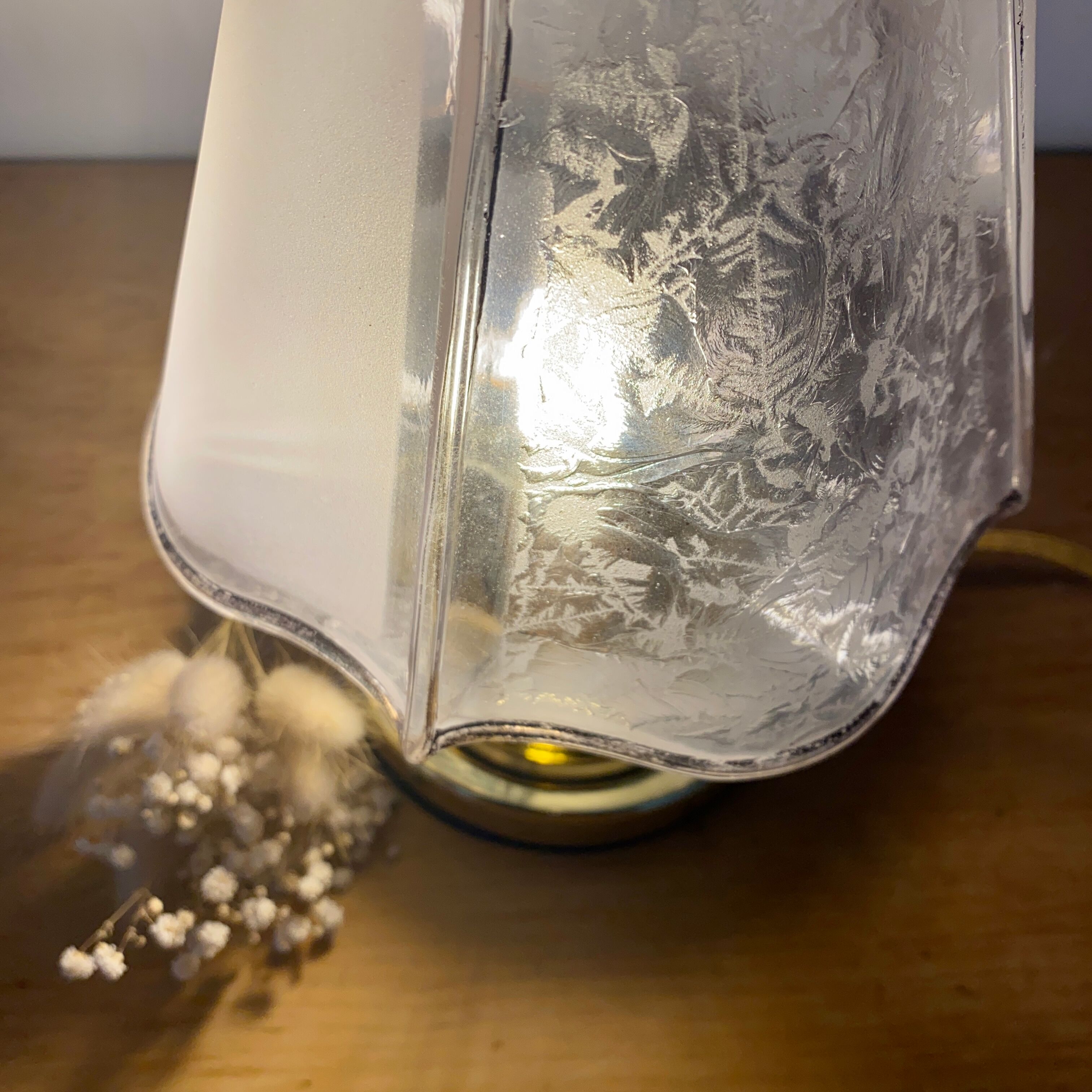 Table lamp globe vintage art deco white and gold