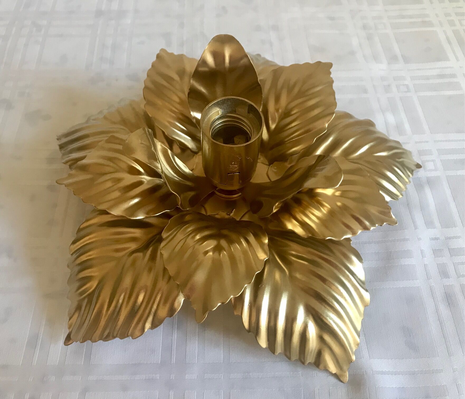 Golden flower wall lamp