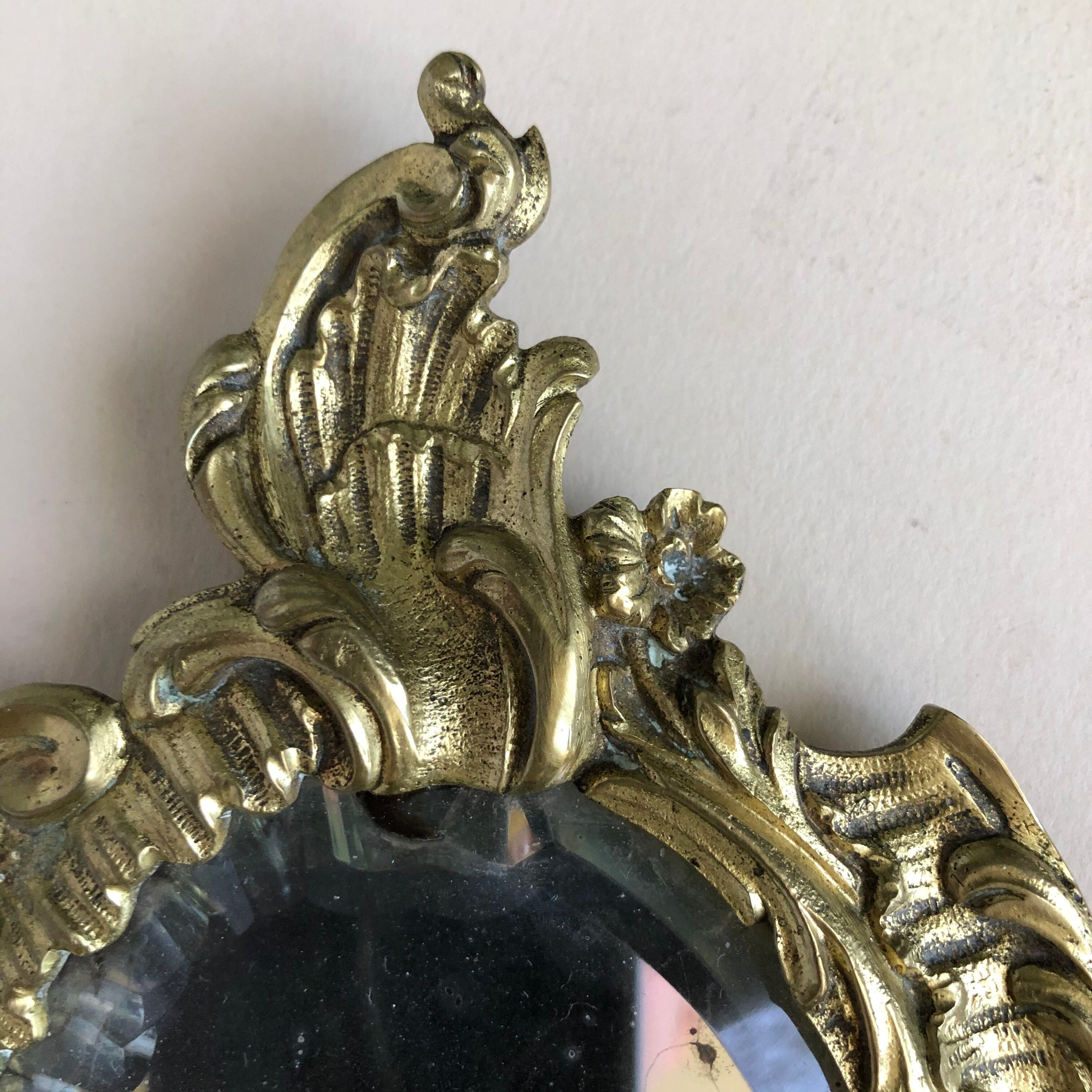 Hand-faced mirror