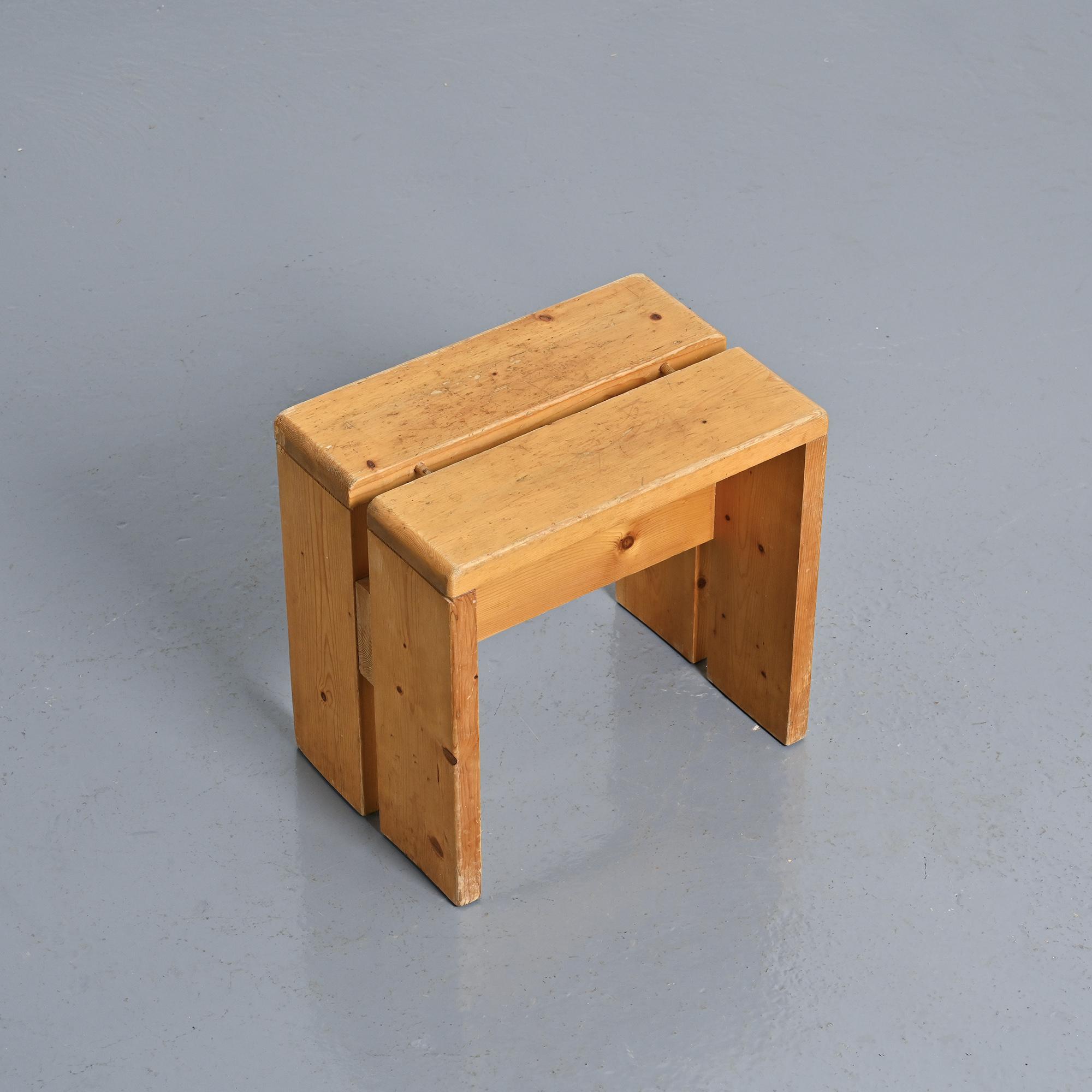 Tabouret en pin massif, Les Arcs