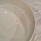 Soup tureen and dish set